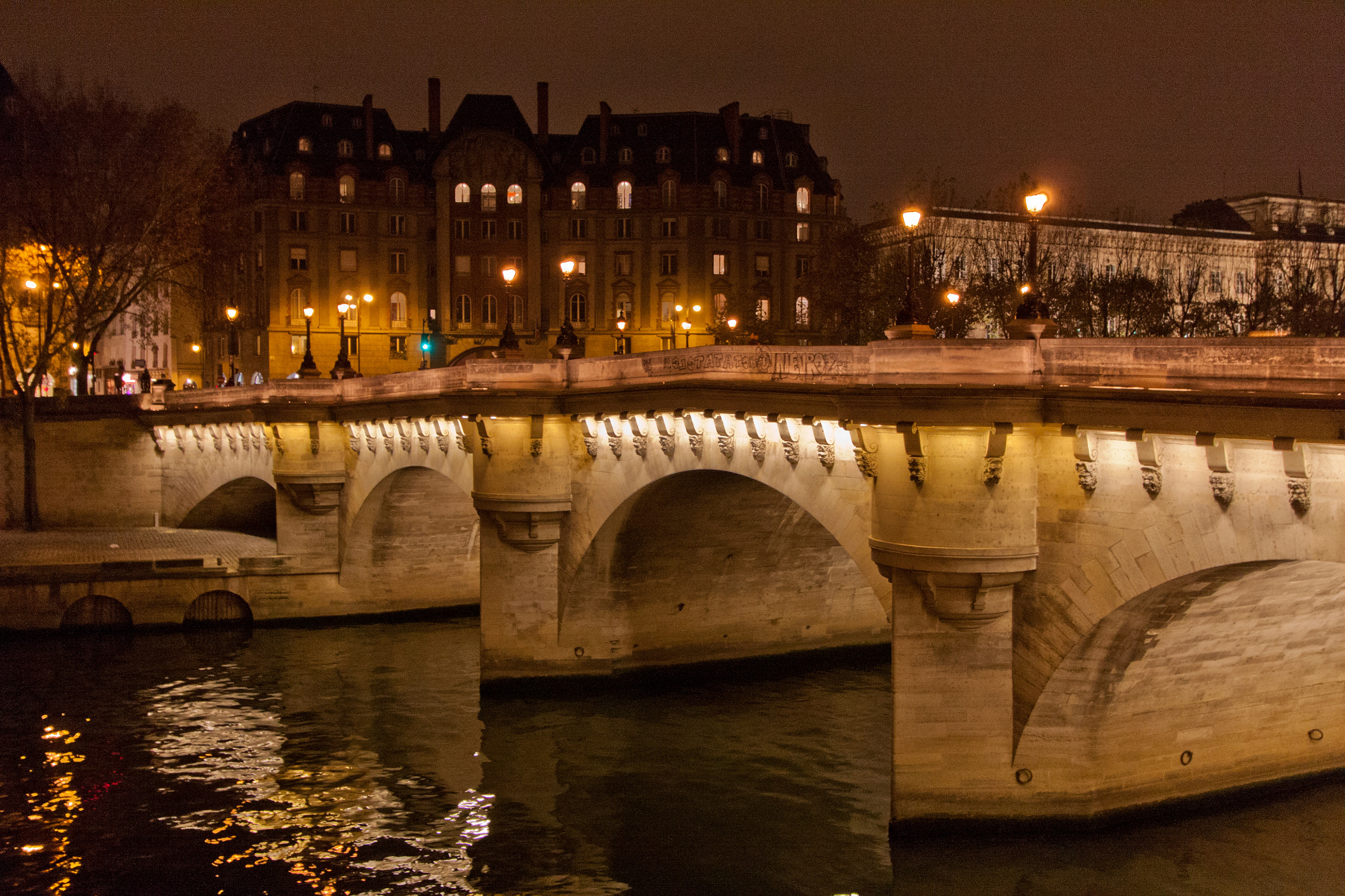 Canon EOS 450D (EOS Rebel XSi / EOS Kiss X2) sample photo. Parisian bridge photography