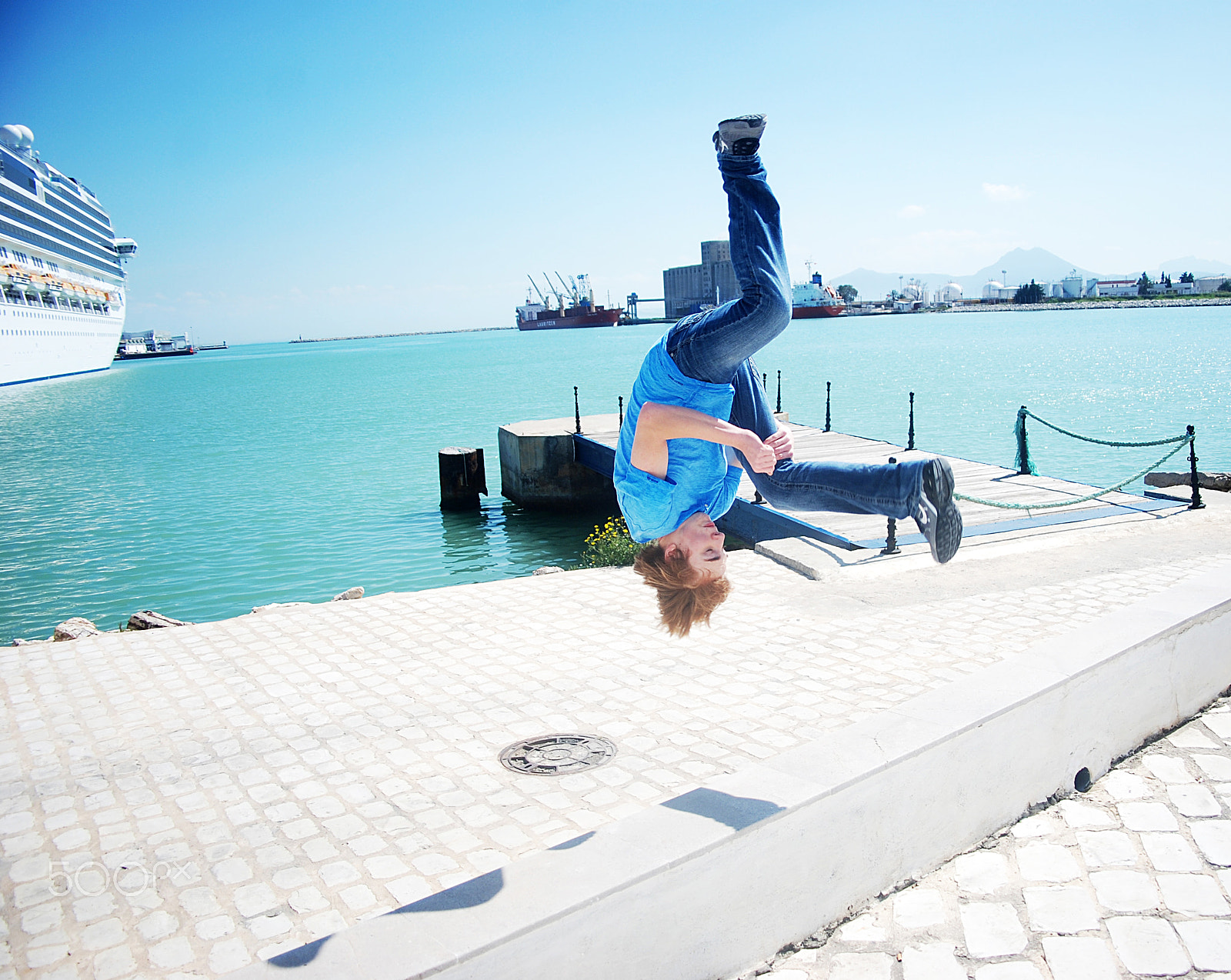 Nikon D80 + Sigma 18-50mm F3.5-5.6 DC sample photo. Flying kid photography