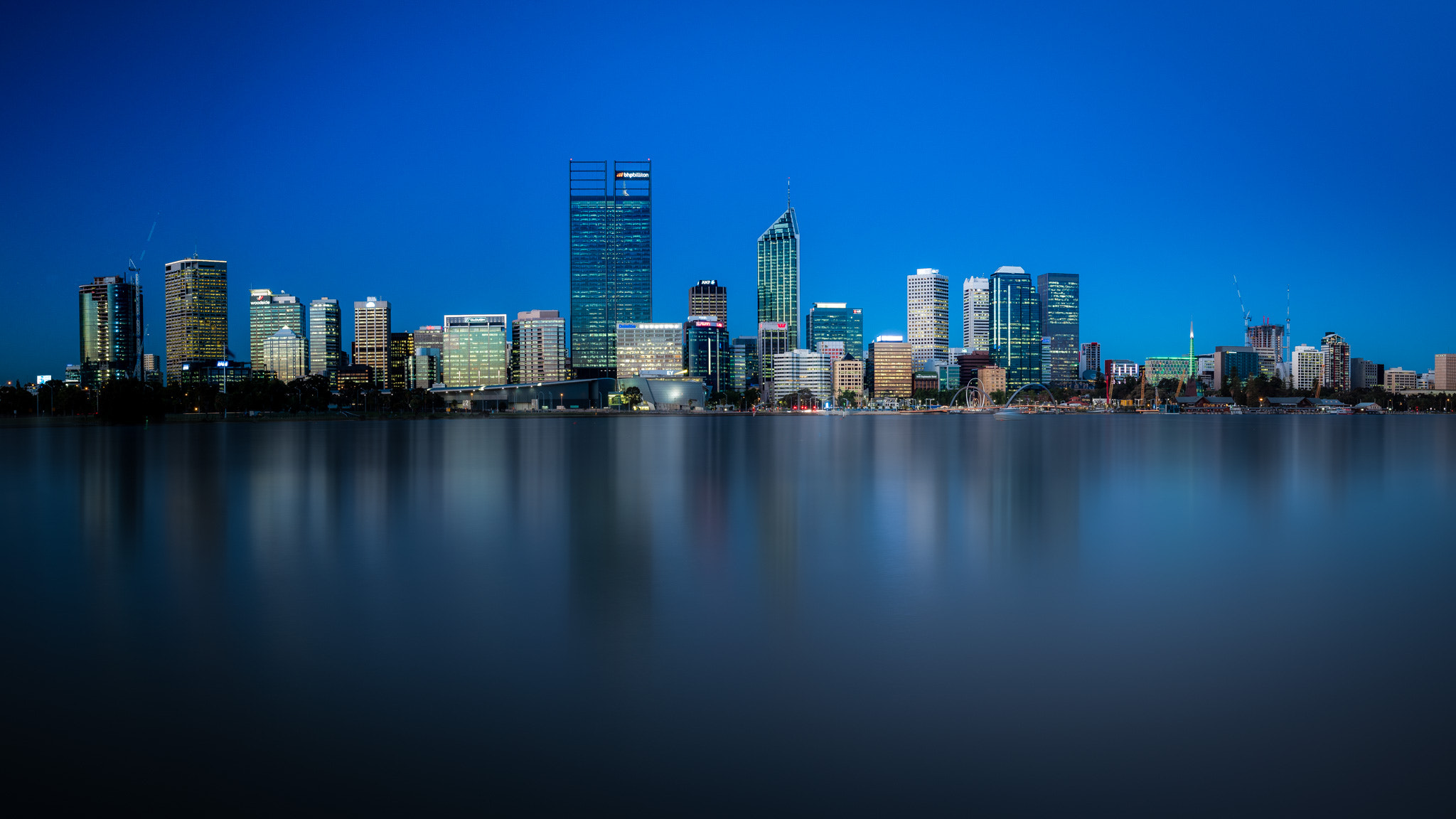 Olympus OM-D E-M5 II + Olympus M.Zuiko Digital 25mm F1.8 sample photo. Perth skyline photography