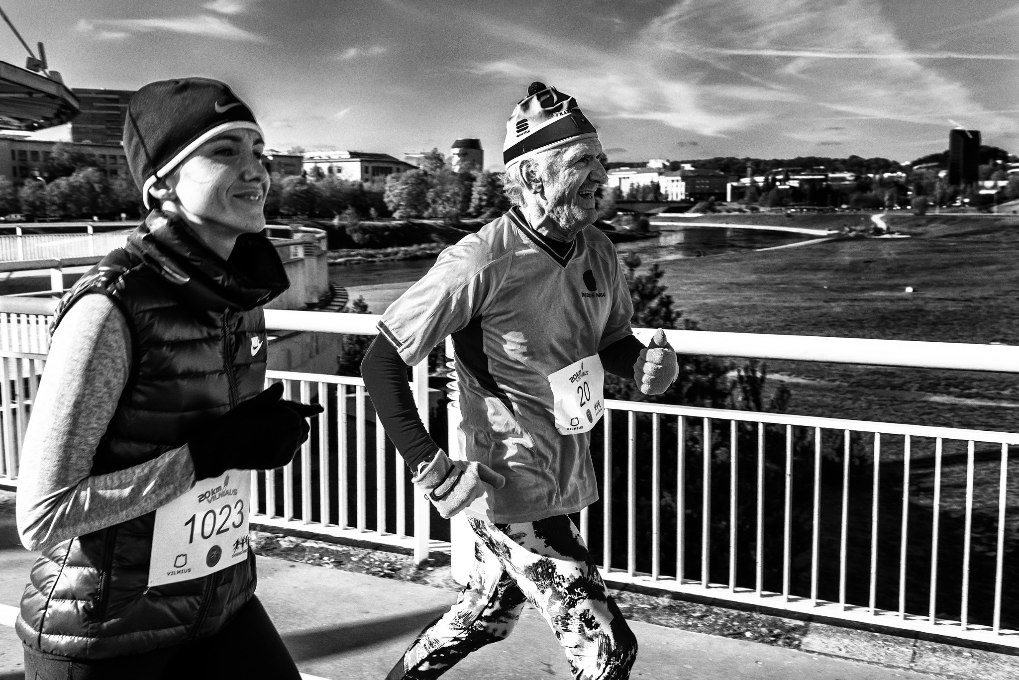 Nikon D610 + Nikon AF Nikkor 35mm F2D sample photo. Olddman+running photography