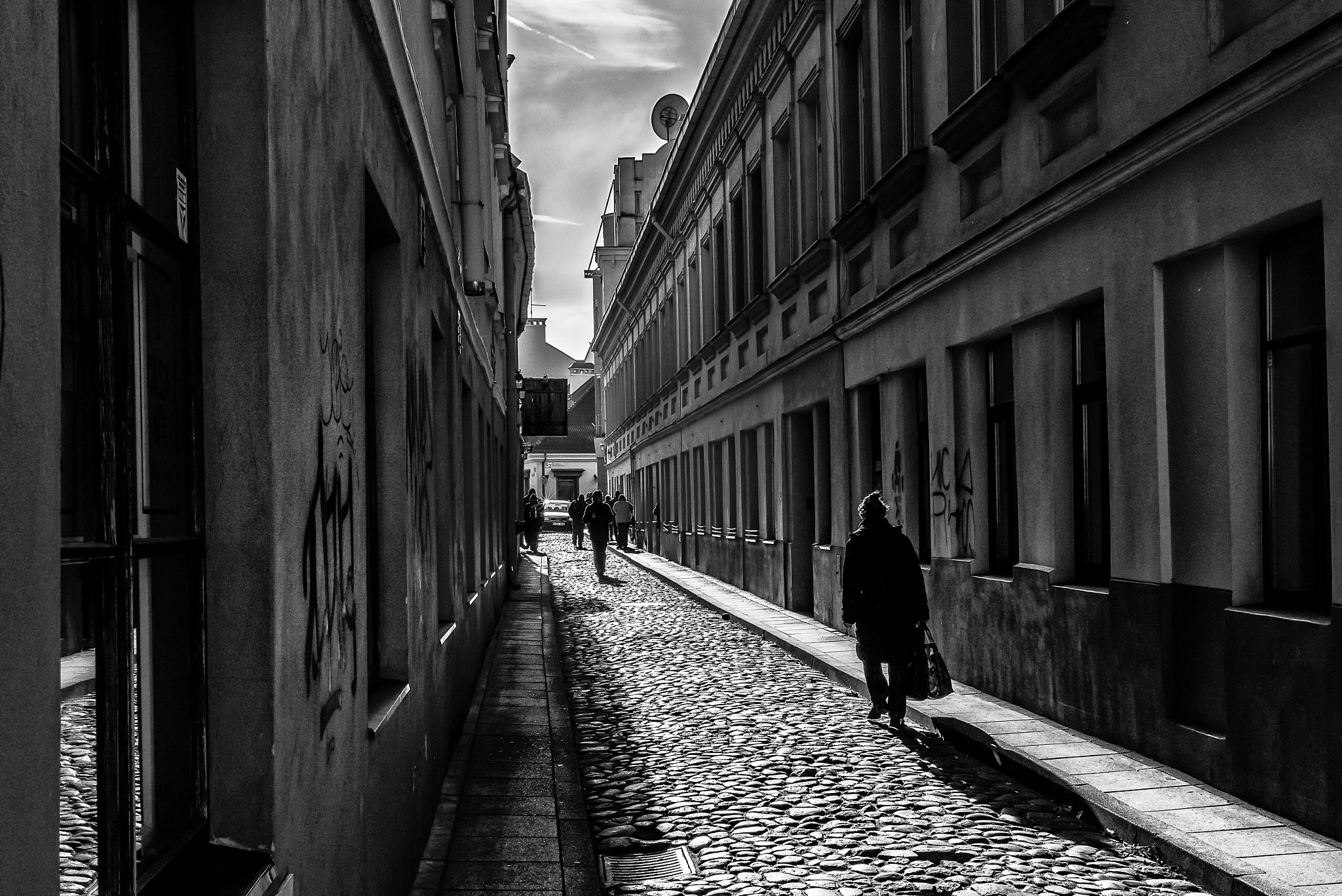 Nikon D610 + Nikon AF Nikkor 35mm F2D sample photo. Street+shadow photography