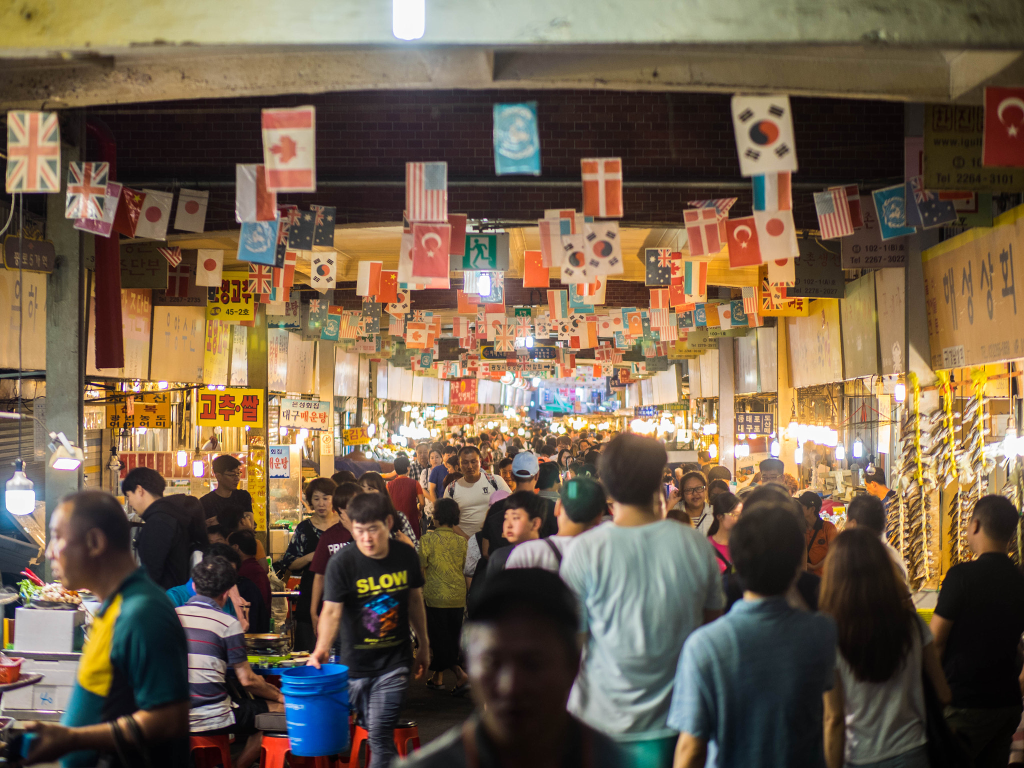 Olympus OM-D E-M1 + Panasonic Leica DG Nocticron 42.5mm F1.2 ASPH OIS sample photo. Gwangjang market photography