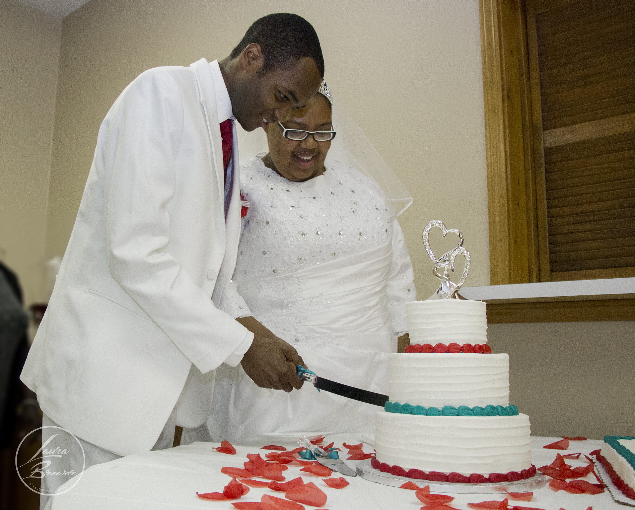 Canon EOS 1200D (EOS Rebel T5 / EOS Kiss X70 / EOS Hi) sample photo. Reception - "cutting the cake" photography