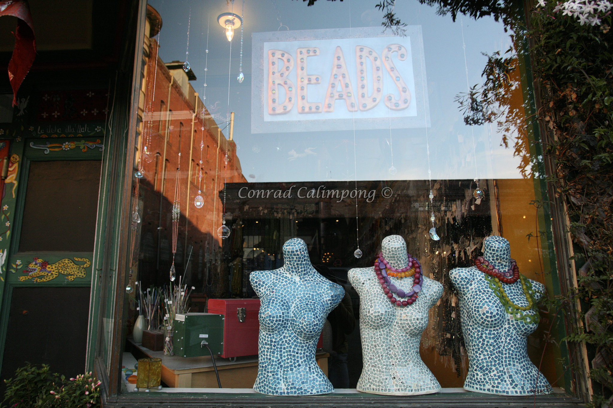 Canon EF 17-35mm f/2.8L sample photo. Beads photography