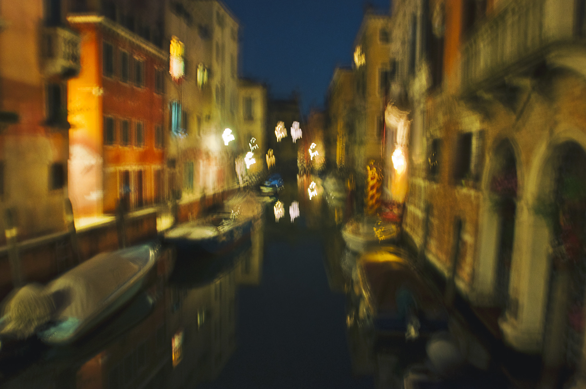 Nikon AF-S Nikkor 17-35mm F2.8D ED-IF sample photo. Venice at night photography