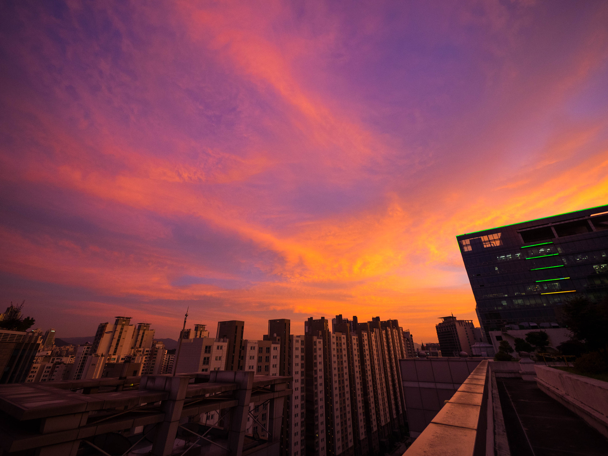 Olympus OM-D E-M1 + Panasonic Lumix G Vario 7-14mm F4 ASPH sample photo. Sunset photography