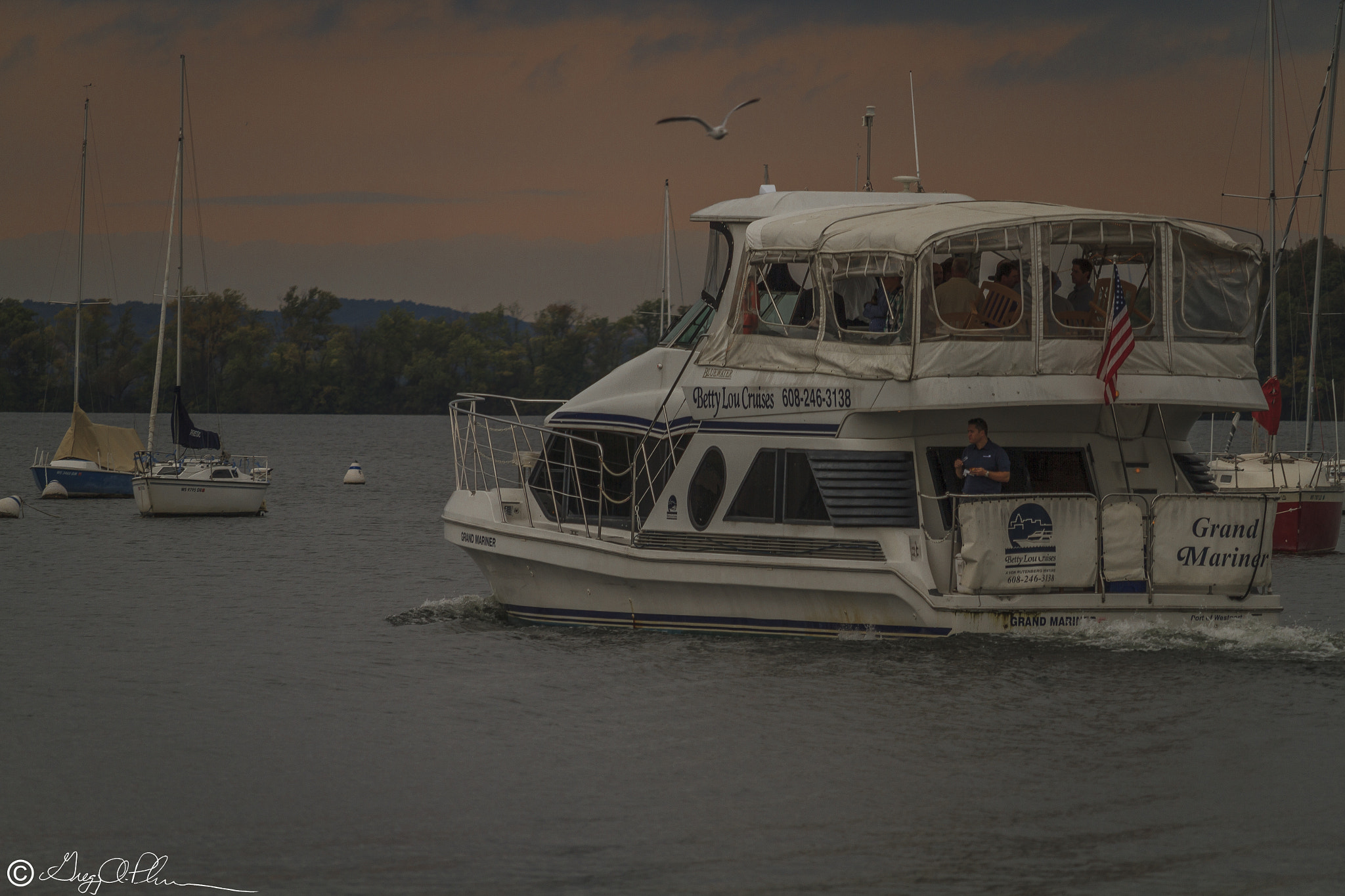 Canon EF-S 55-250mm F4-5.6 IS STM sample photo. Into the sunset photography