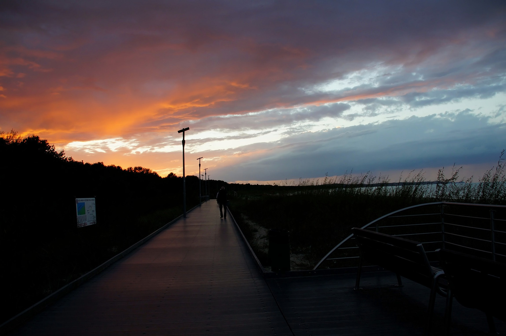 Sony Alpha DSLR-A450 + Sigma 18-200mm F3.5-6.3 DC sample photo. An evening walk by the sea.. photography