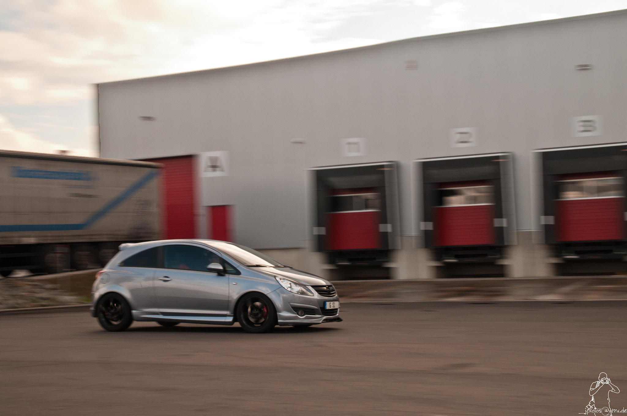 Sigma 17-50mm F2.8 EX DC OS HSM sample photo. In motion photography