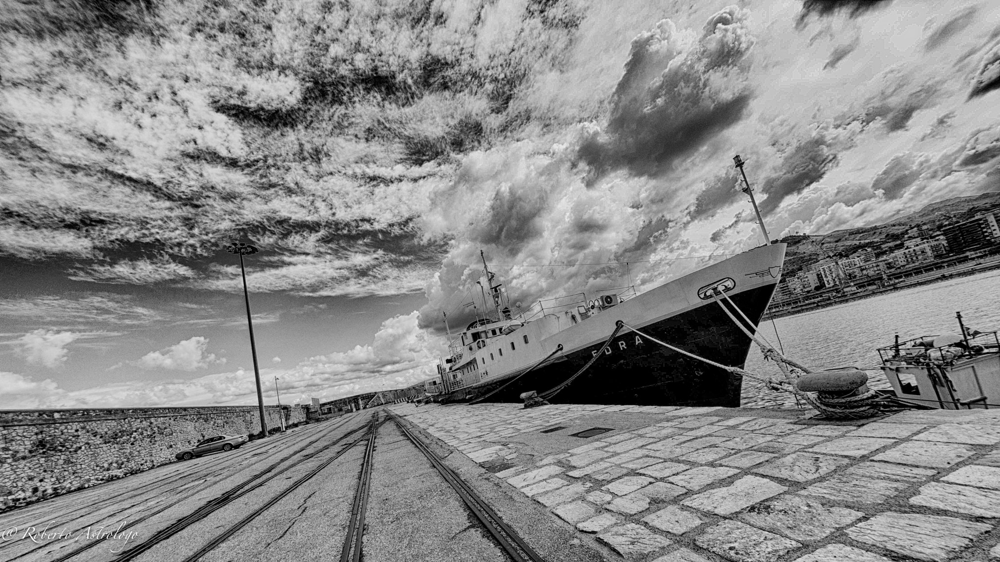 Nikon AF DX Fisheye-Nikkor 10.5mm F2.8G ED sample photo. Boat photography
