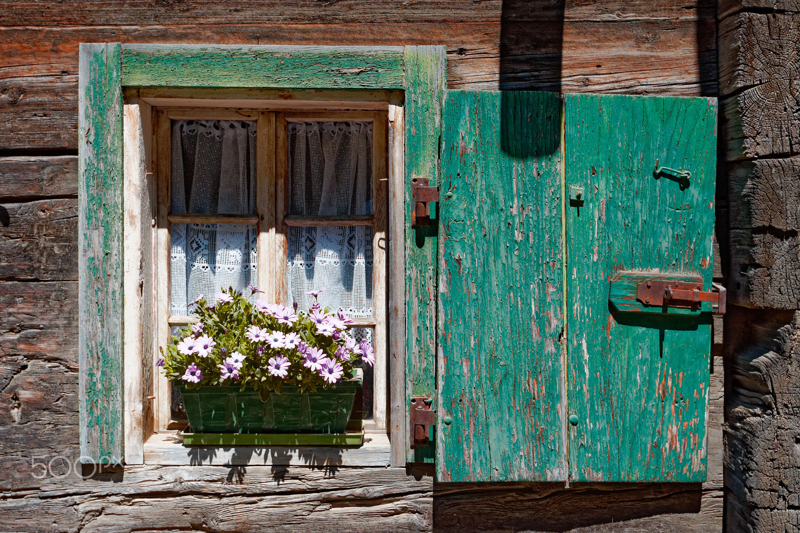 Nikon AF-S Nikkor 16-35mm F4G ED VR sample photo. Chalet window photography
