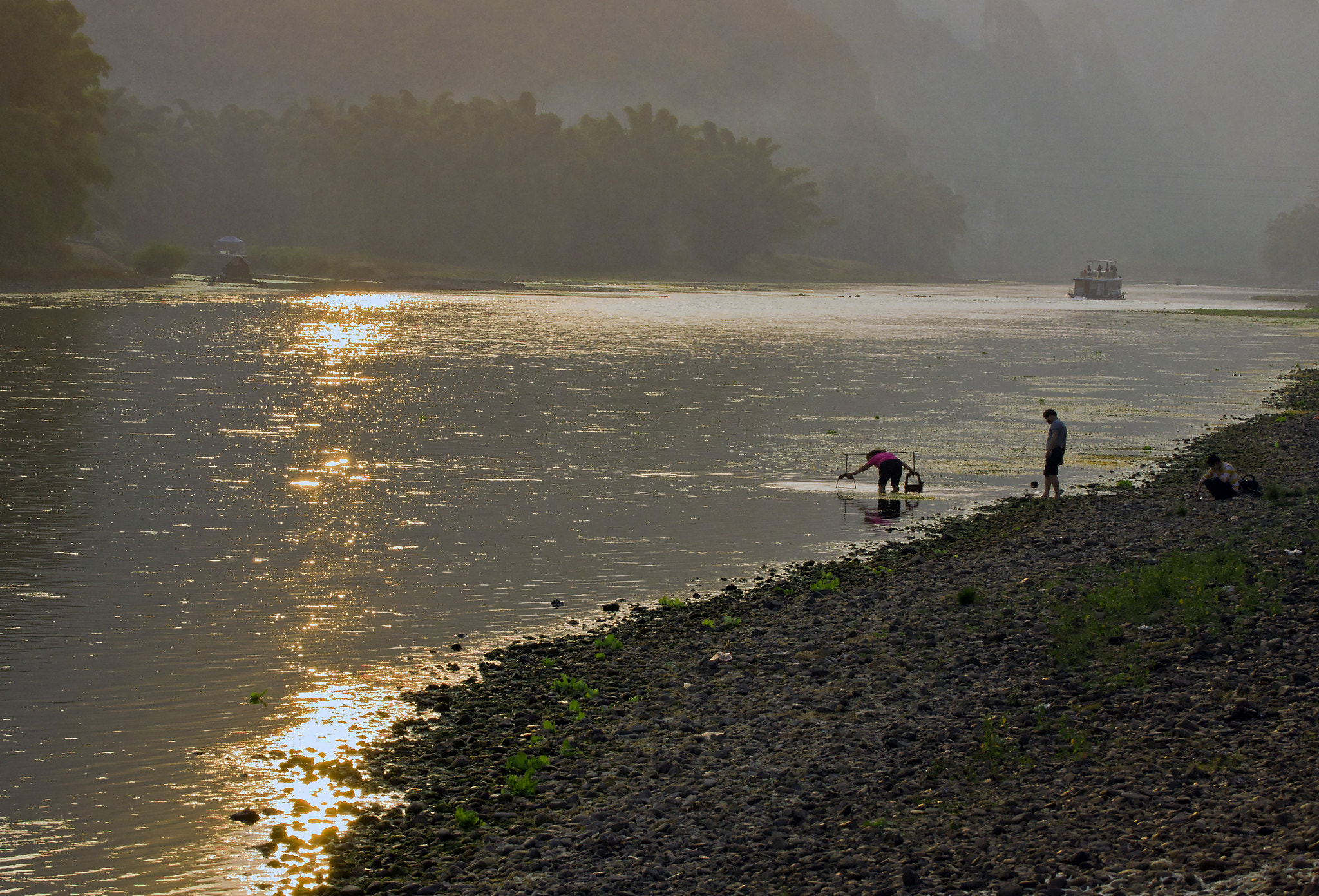 Sony 70-300mm F4.5-5.6 G SSM sample photo. Yangshuo river china photography