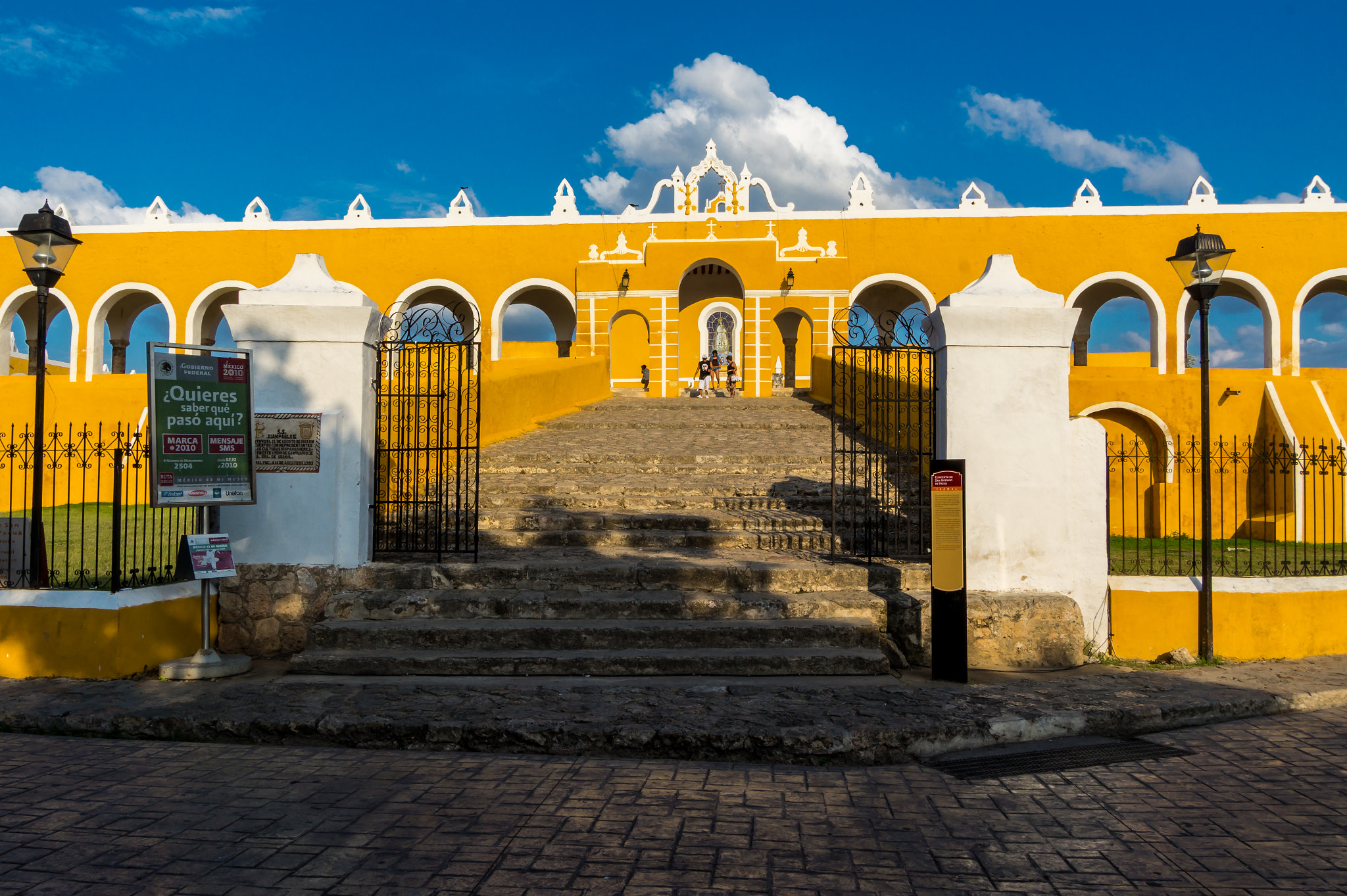 Sony E 18-200mm F3.5-6.3 OSS LE sample photo. Izamal, mexico photography