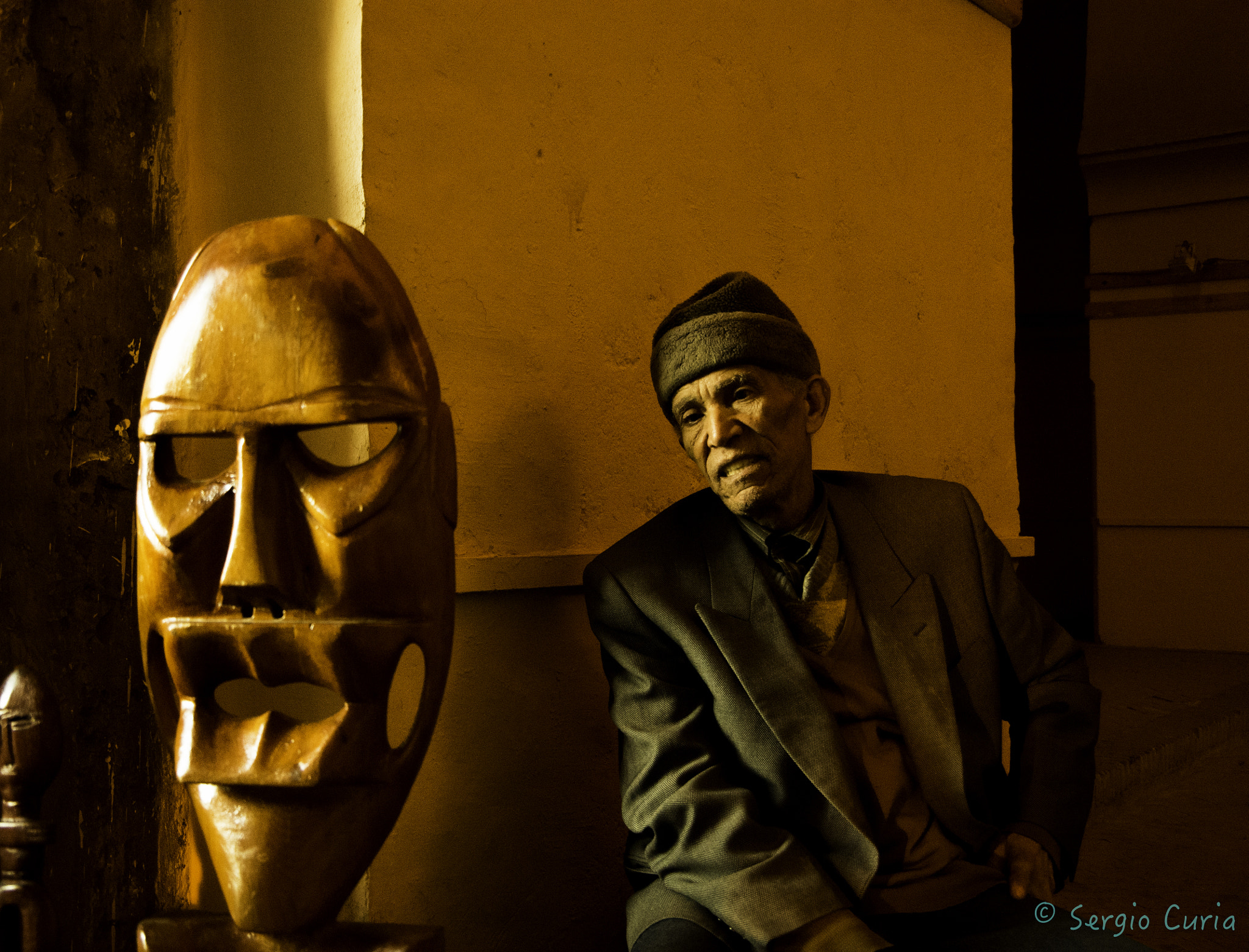 Pentax K-500 sample photo. L'uomo del museo photography