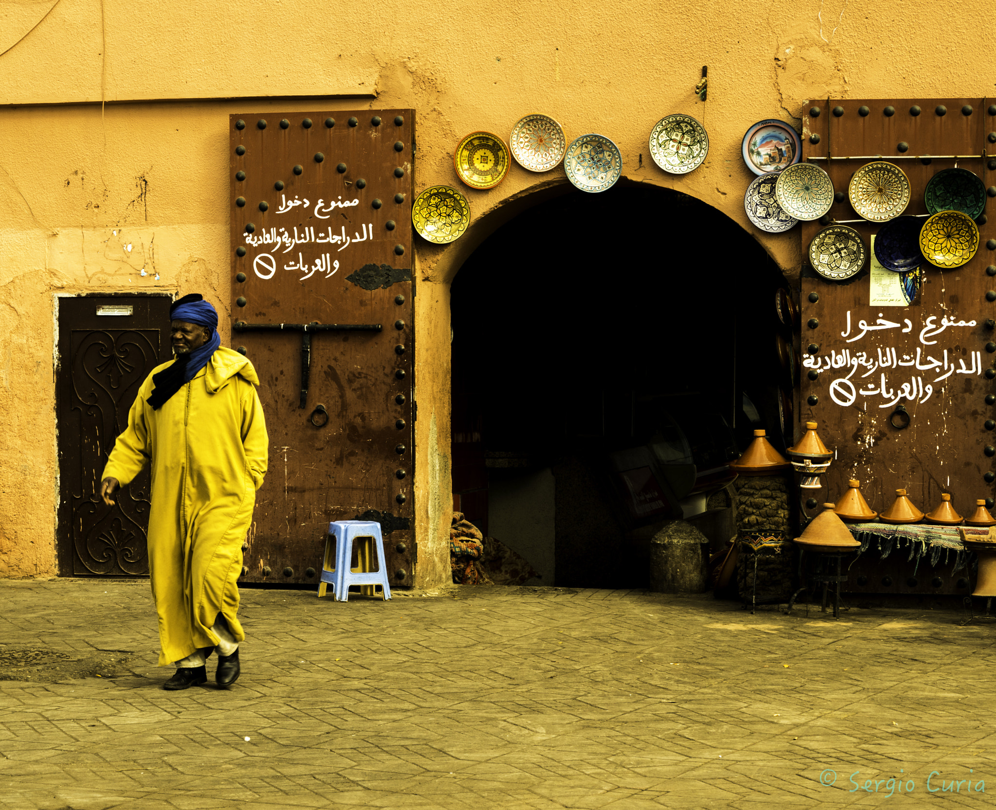 Pentax K-500 sample photo. All'uscita del supermercato photography