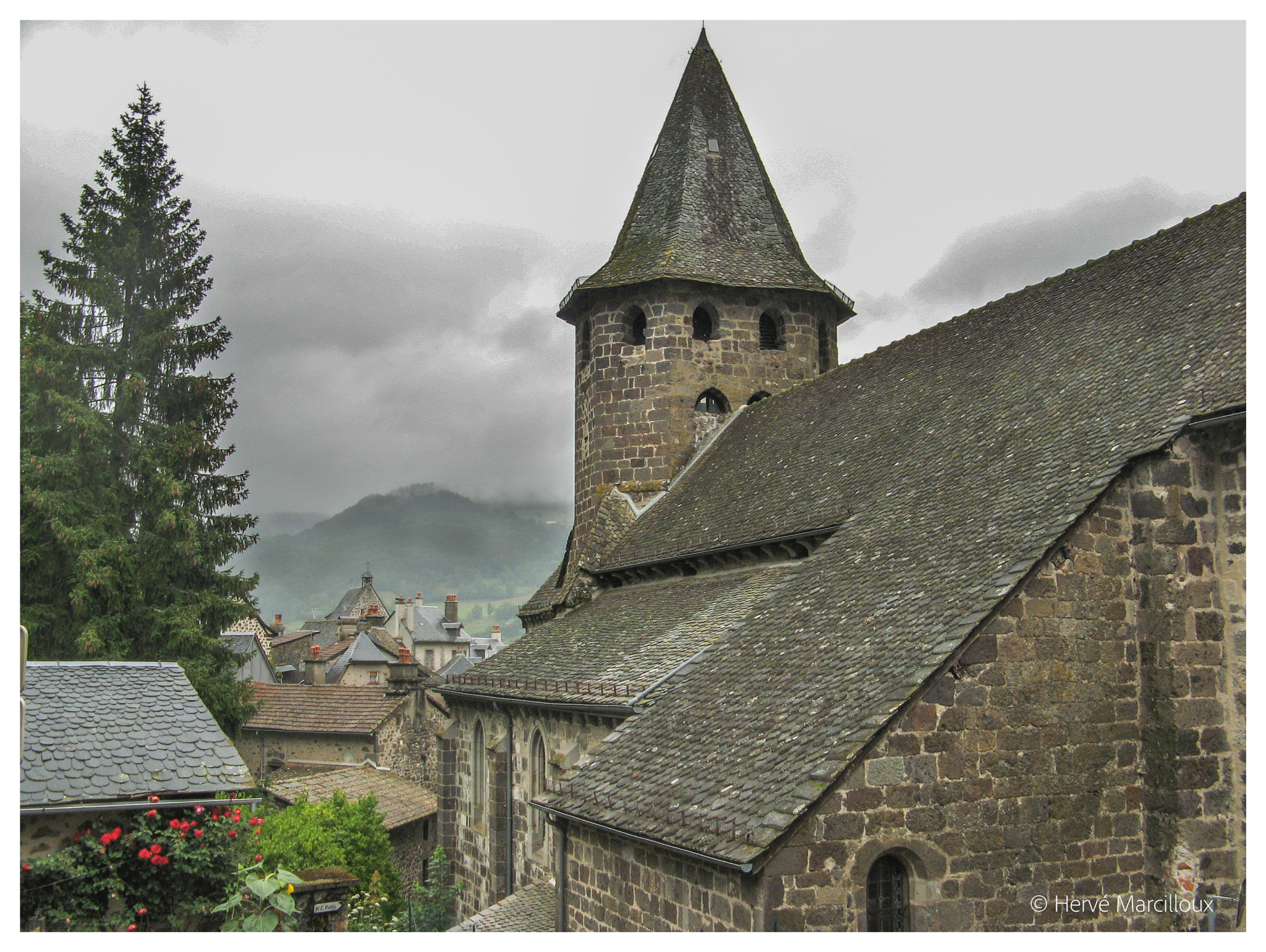 Canon POWERSHOT A710 IS sample photo. Old church in cantal, france photography