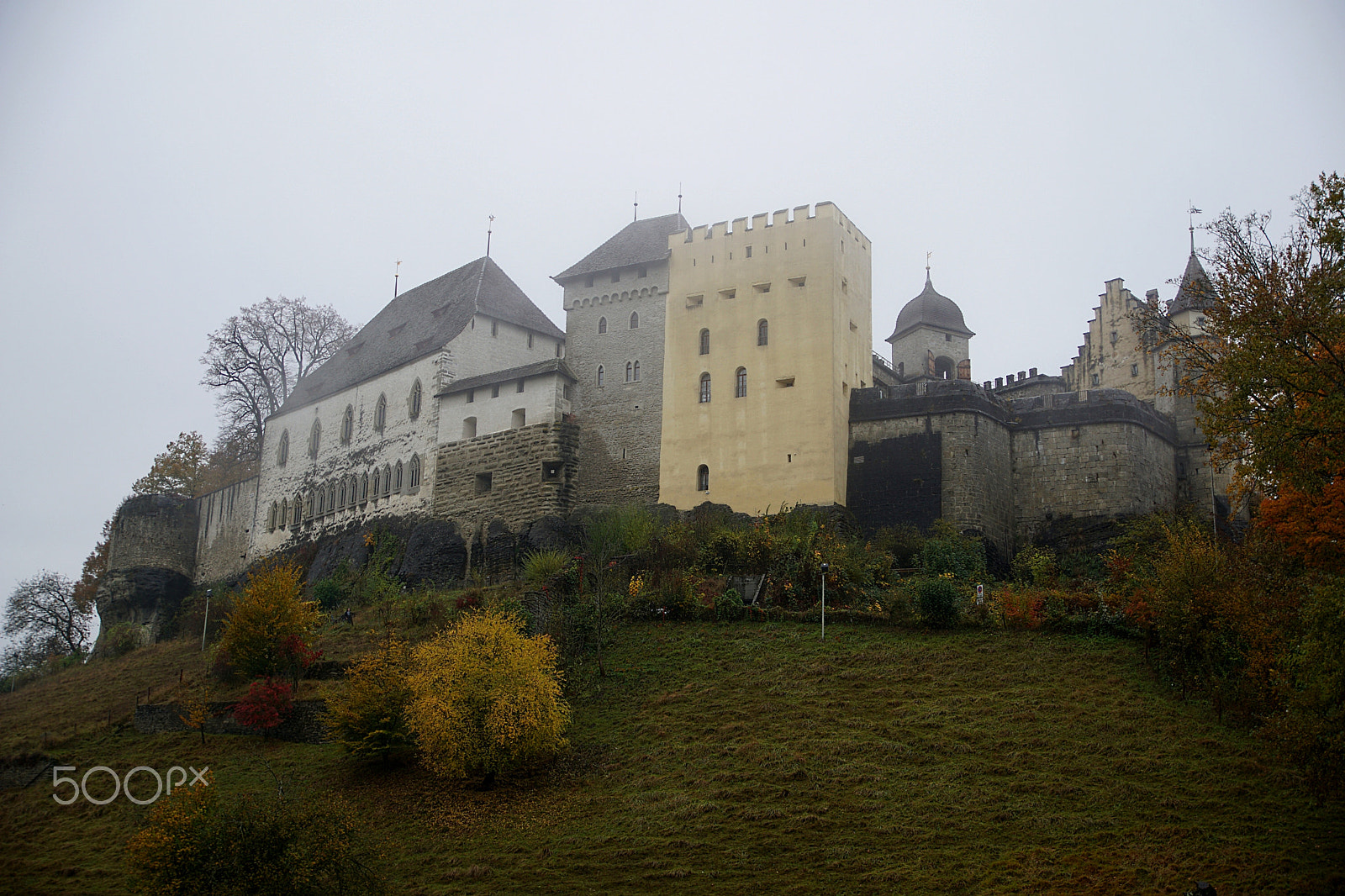 Sony a6000 + Sony DT 16-50mm F2.8 SSM sample photo. Schloss lenzburg photography