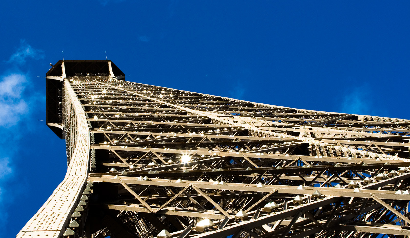 Canon EF 35-105mm f/3.5-4.5 sample photo. Shiny eiffel tower photography