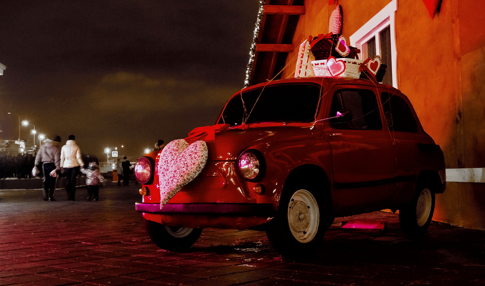 Sony DT 16-105mm F3.5-5.6 sample photo. St valentine's car photography