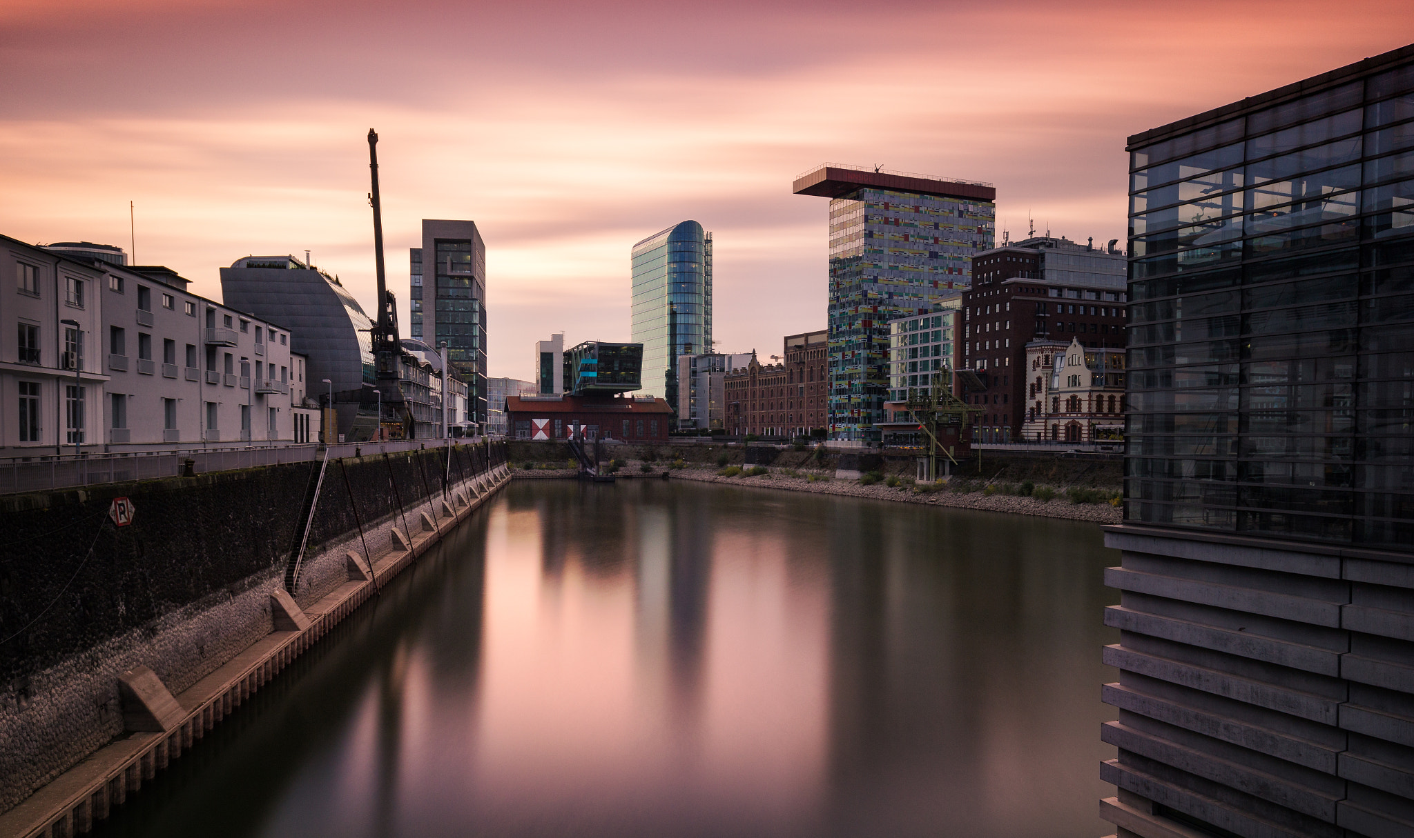 Canon EF 16-35mm F4L IS USM sample photo. Düsseldorf media harbor photography