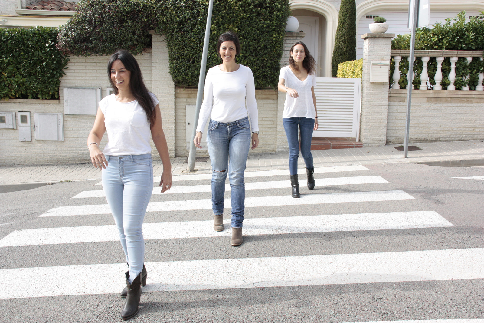 Canon EF-S 18-200mm F3.5-5.6 IS sample photo. Portada cd laura photography