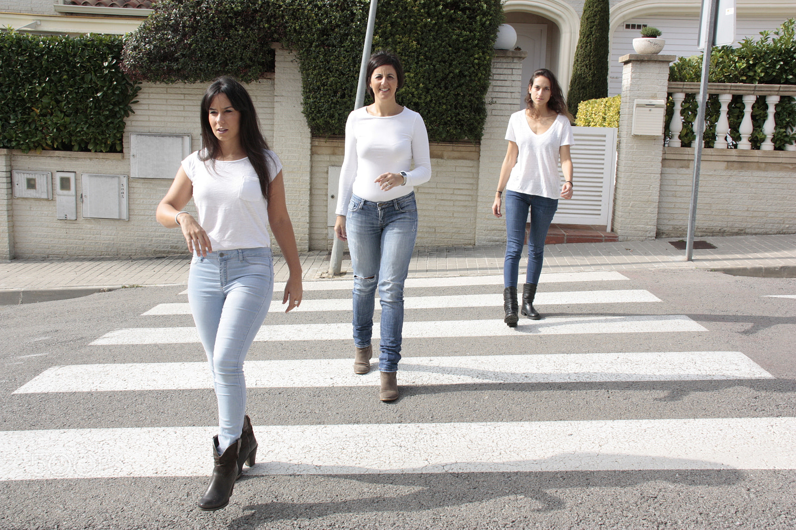 Canon EF-S 18-200mm F3.5-5.6 IS sample photo. Portada cd carla photography