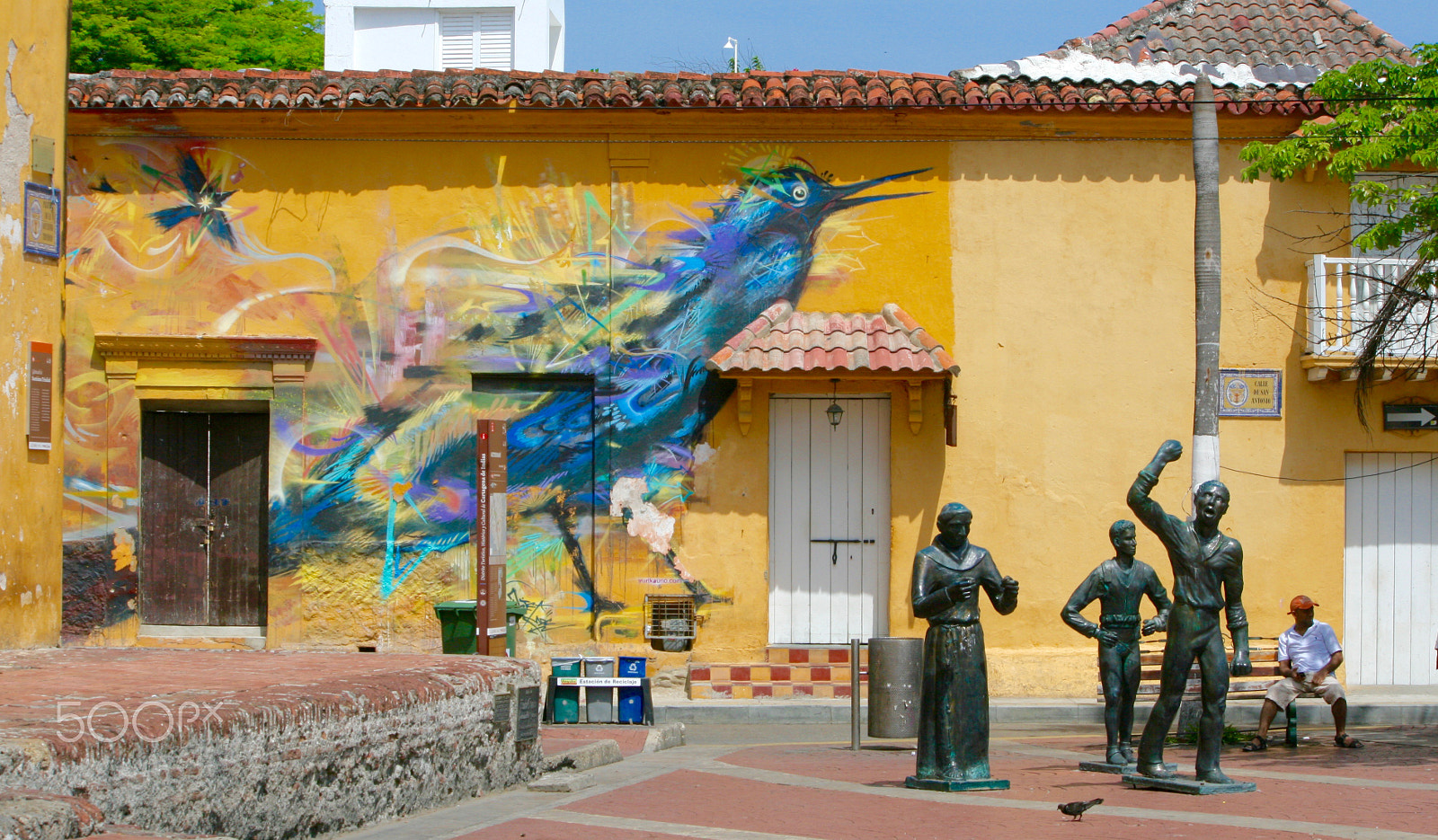 Canon EOS 400D (EOS Digital Rebel XTi / EOS Kiss Digital X) sample photo. Cartagena street art photography