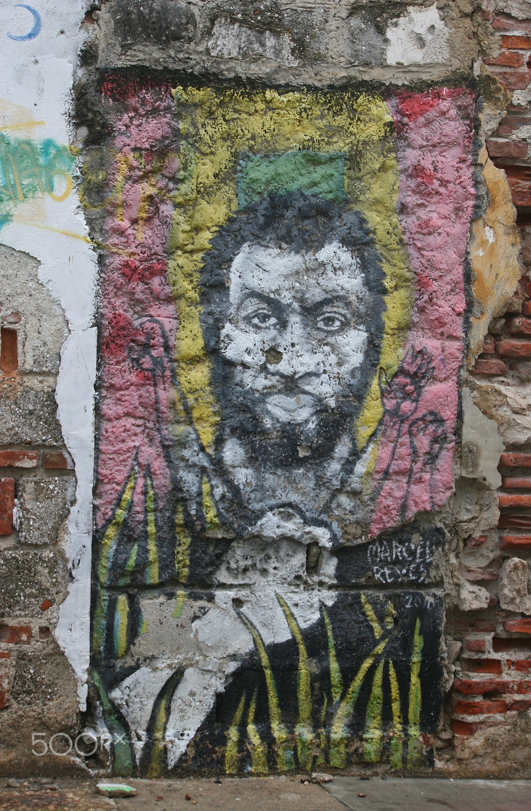 Canon EOS 400D (EOS Digital Rebel XTi / EOS Kiss Digital X) sample photo. Cartagena street art photography