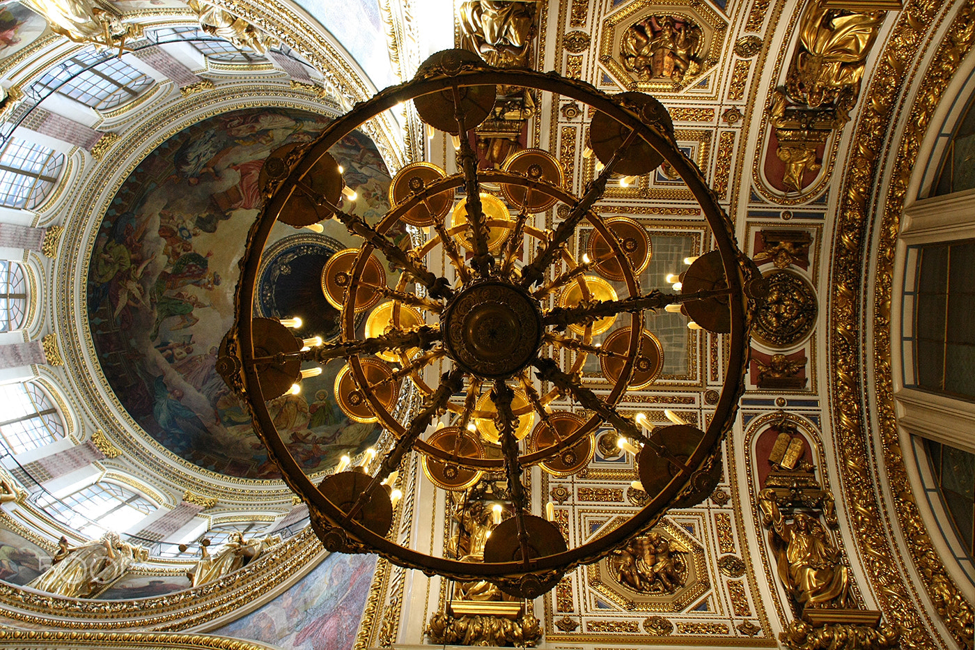 Canon EOS 1000D (EOS Digital Rebel XS / EOS Kiss F) + Canon 18-200mm sample photo. Inner details of saint isaac's cathedral photography