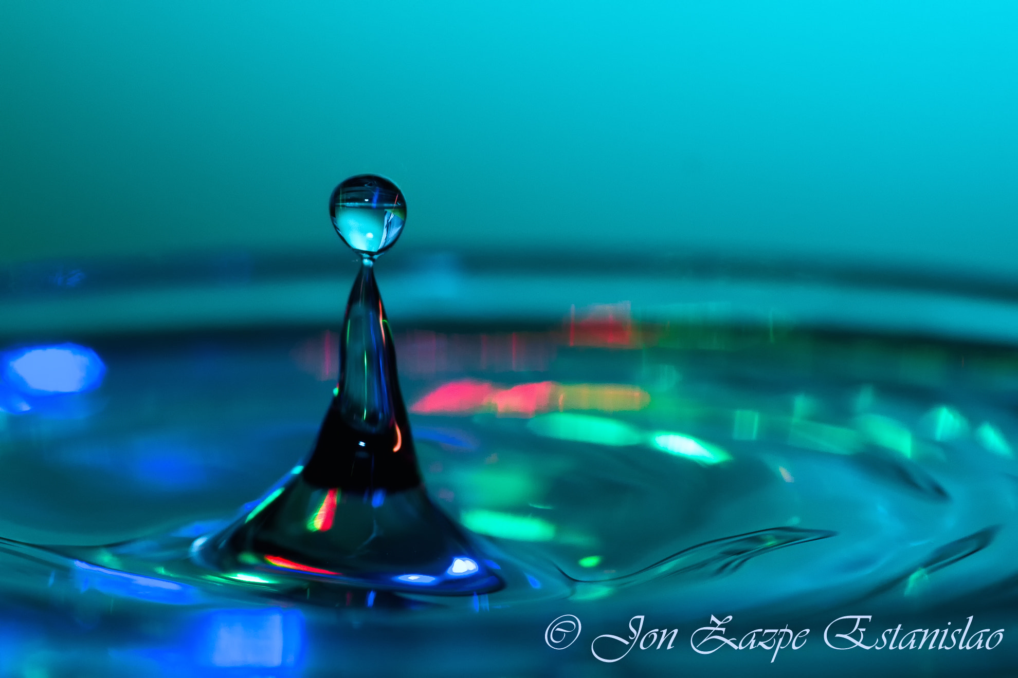 Canon EOS 7D + Sigma 105mm F2.8 EX DG Macro sample photo. Drops water photography