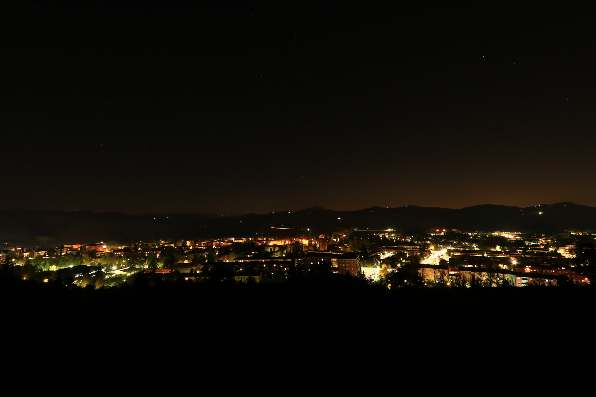 Canon EOS 760D (EOS Rebel T6s / EOS 8000D) sample photo. Pianoro by night photography