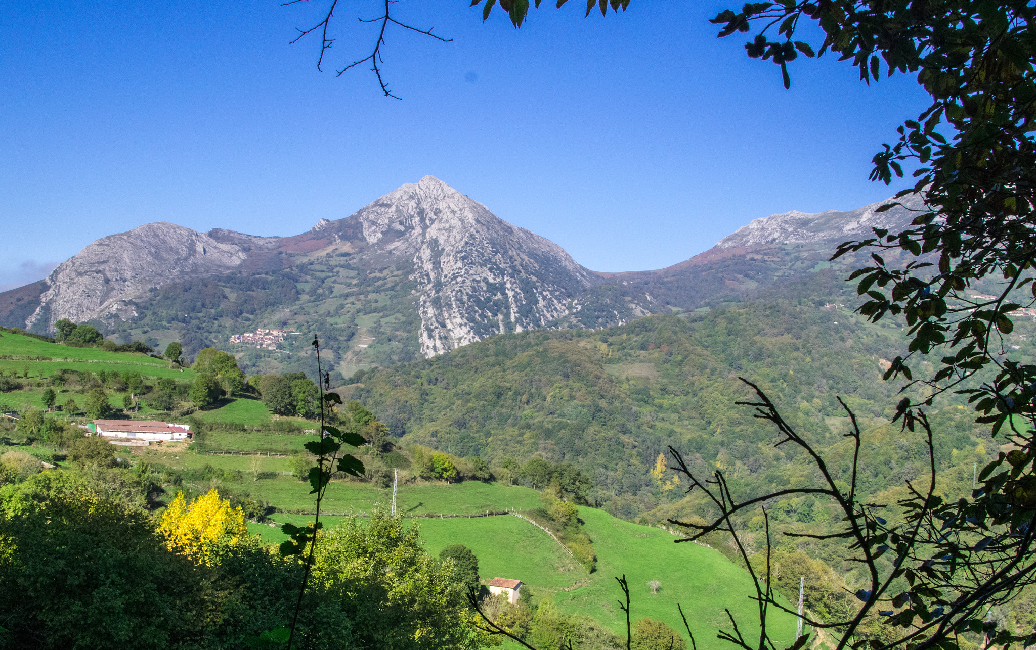 Sigma 28-300mm F3.5-6.3 DG Macro sample photo. Quiros, asturias, spain photography