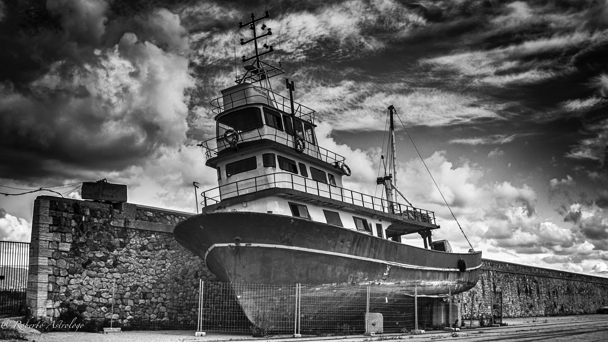 Nikon D7100 + AF Nikkor 28mm f/2.8 sample photo. Boat photography