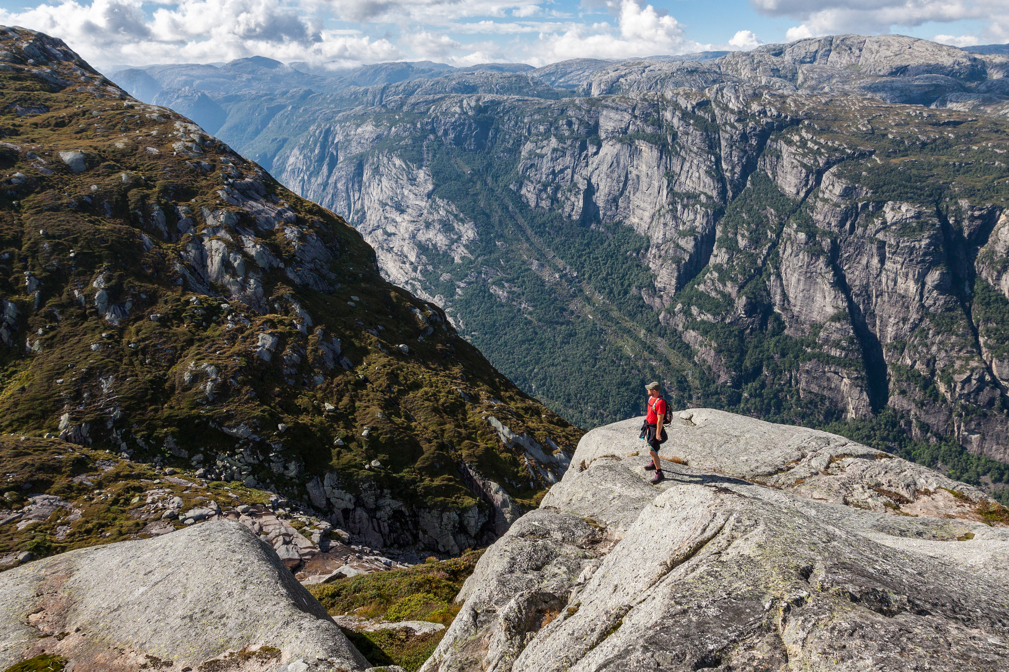 Canon EOS 50D + Canon EF 16-35mm F2.8L II USM sample photo. Way to kjerag photography