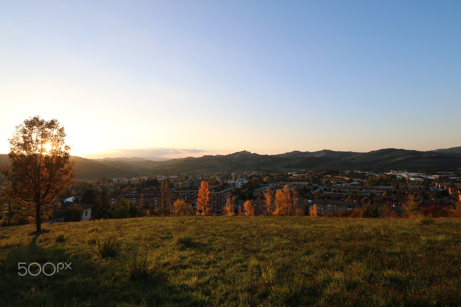 Canon EOS 760D (EOS Rebel T6s / EOS 8000D) sample photo. Pianoro by day photography