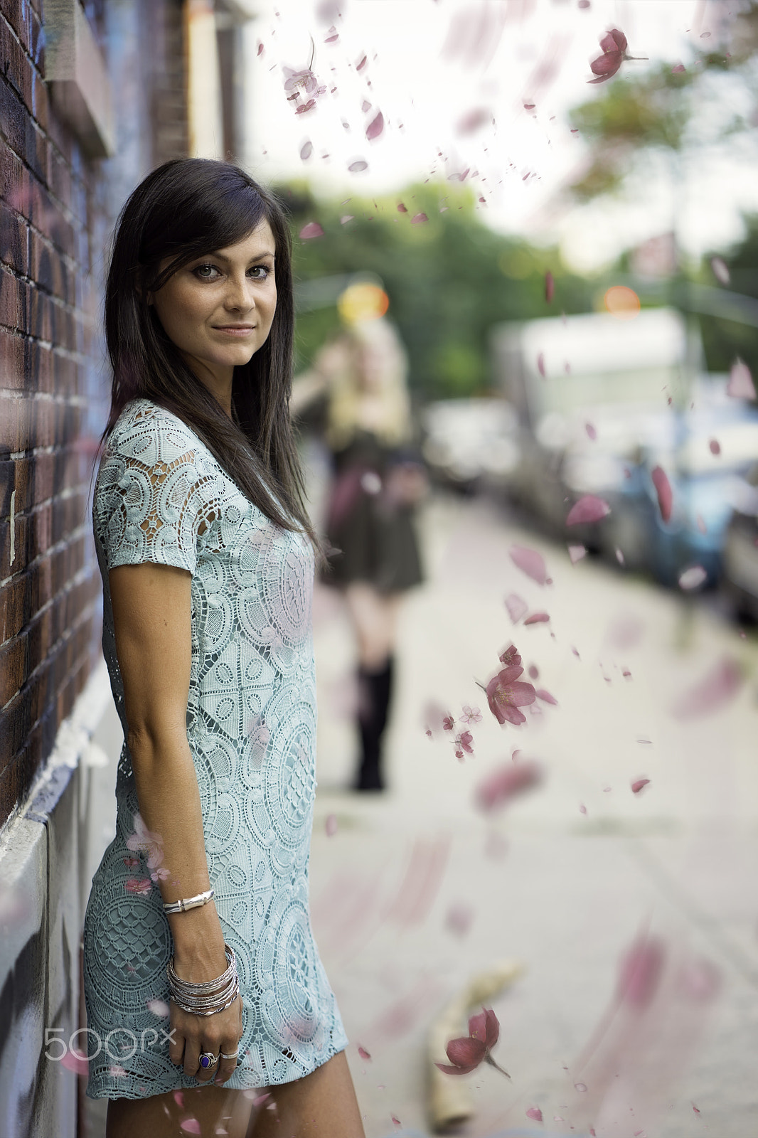 Sony a7R + ZEISS Batis 85mm F1.8 sample photo. Kristen w/ hillary photobombing in the back photography