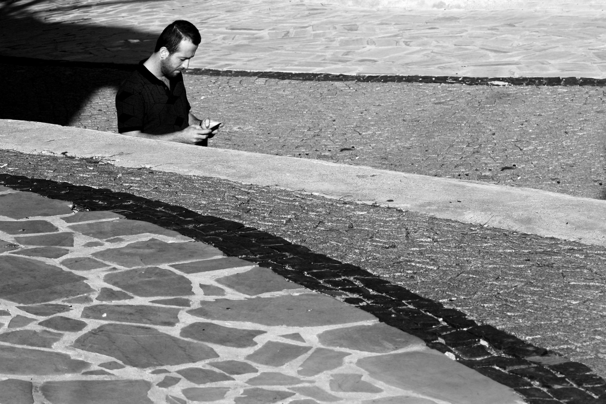 Canon EOS 1000D (EOS Digital Rebel XS / EOS Kiss F) sample photo. People that surrounded stones and phones photography
