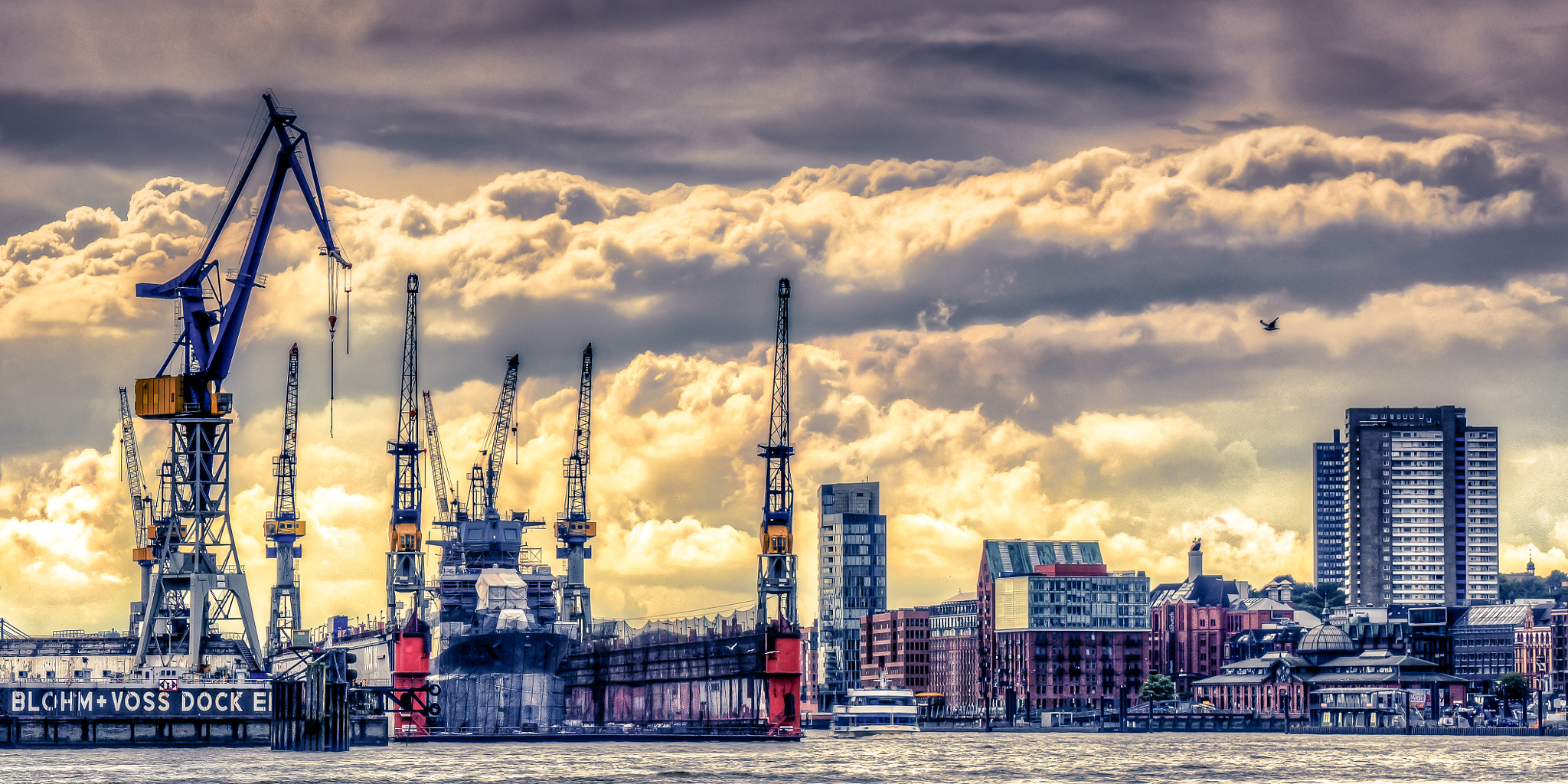 LUMIX G VARIO 45-150/F4.0-5.6 sample photo. Hamburg harbour photography