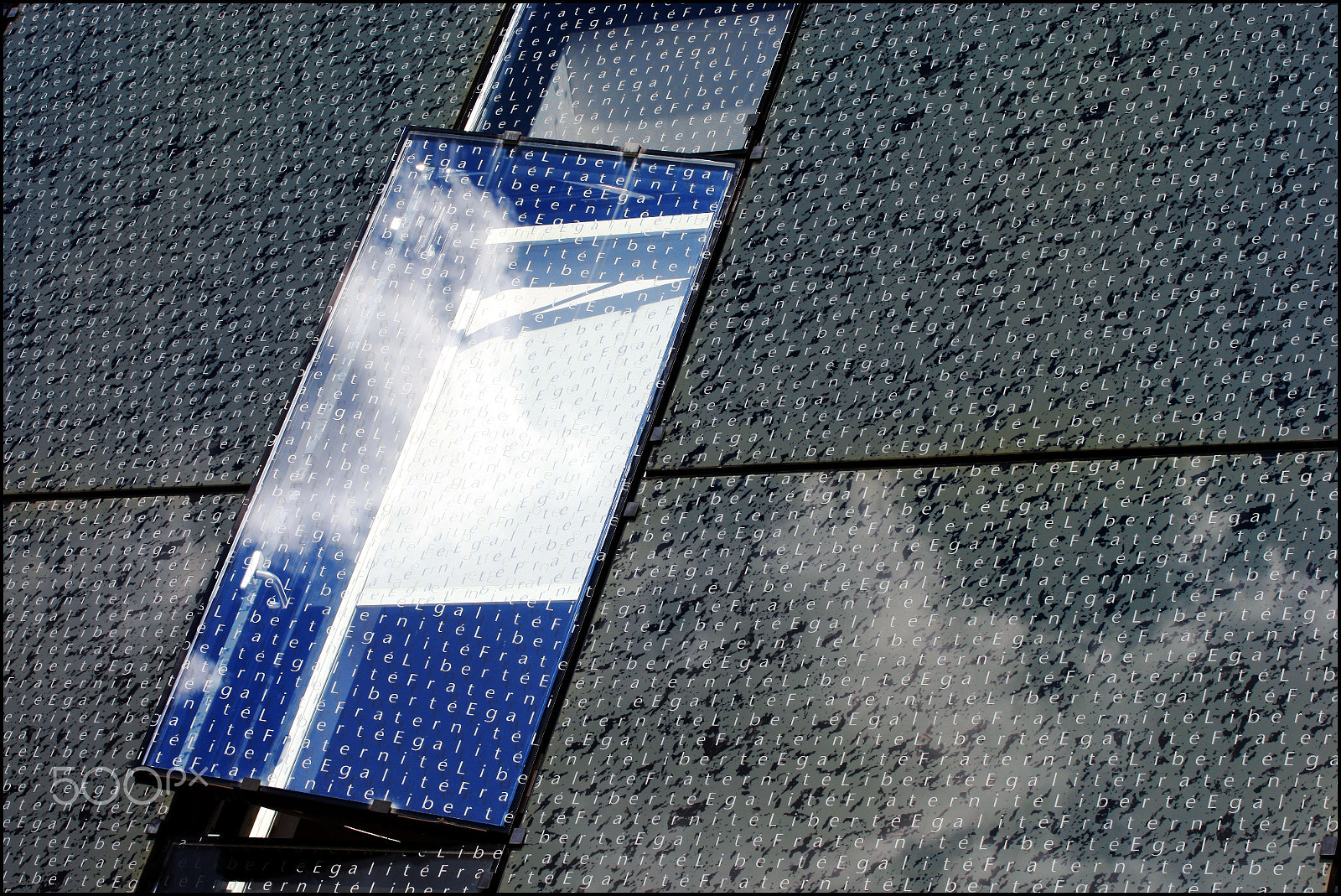 Canon EOS-1D Mark III sample photo. Liberté égalité fraternité photography