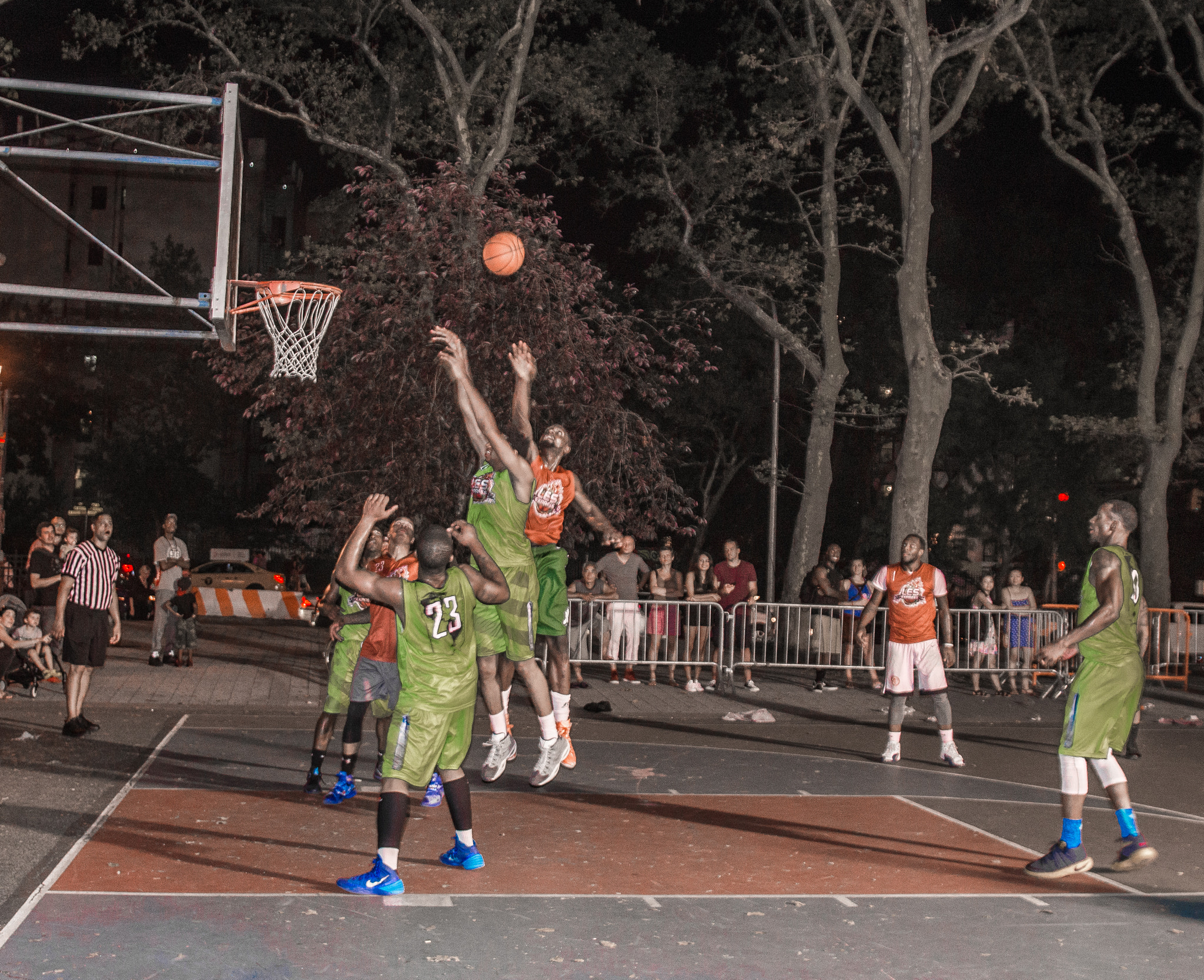 Nikon D610 + Sigma 17-35mm F2.8-4 EX DG  Aspherical HSM sample photo. Basket ball in nyc photography