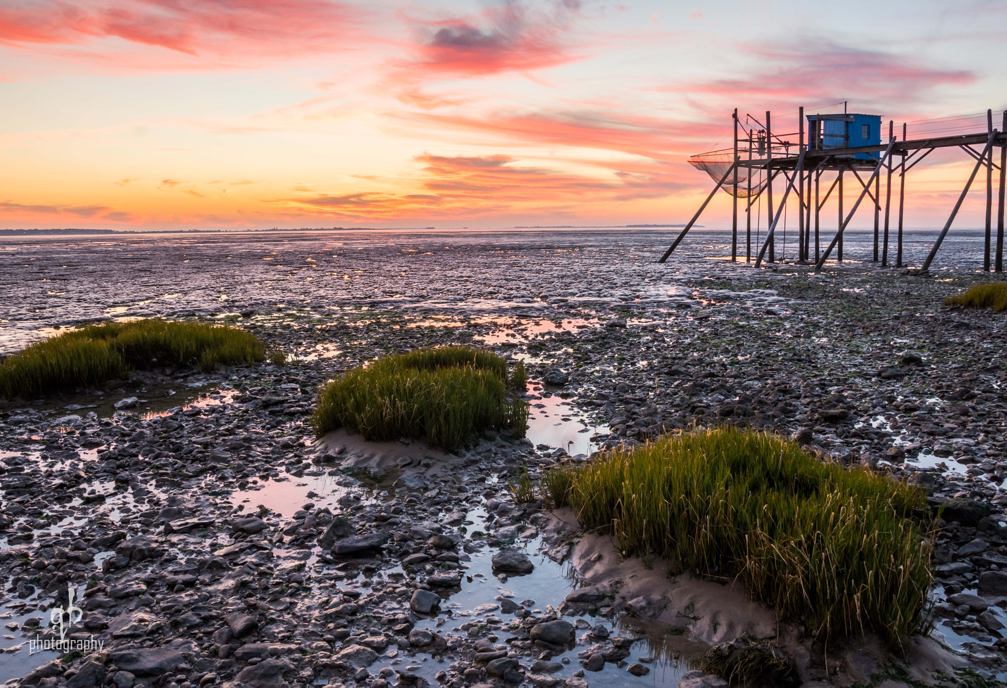 Nikon D7200 + Sigma 18-50mm F2.8 EX DC Macro sample photo. Cabane de pecheur photography