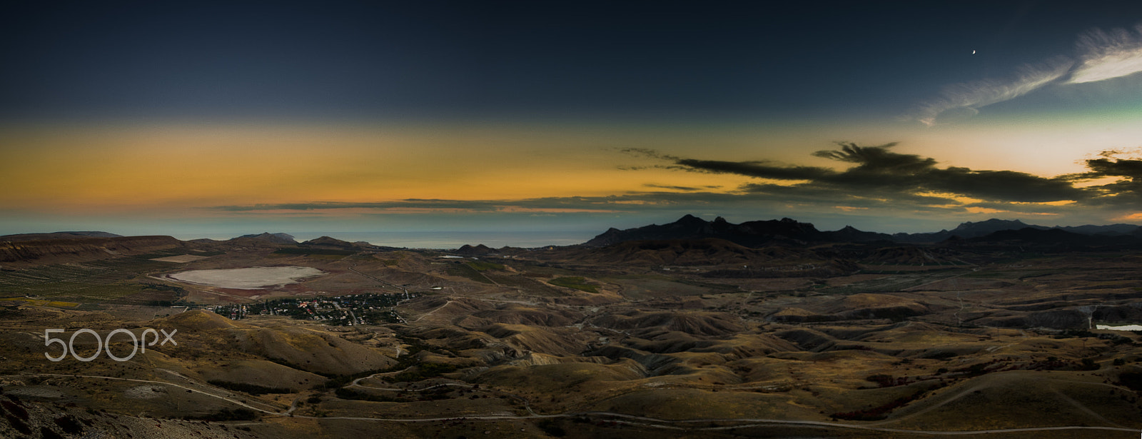 Sigma 10mm F2.8 EX DC HSM Diagonal Fisheye sample photo. The day gives way to the night photography