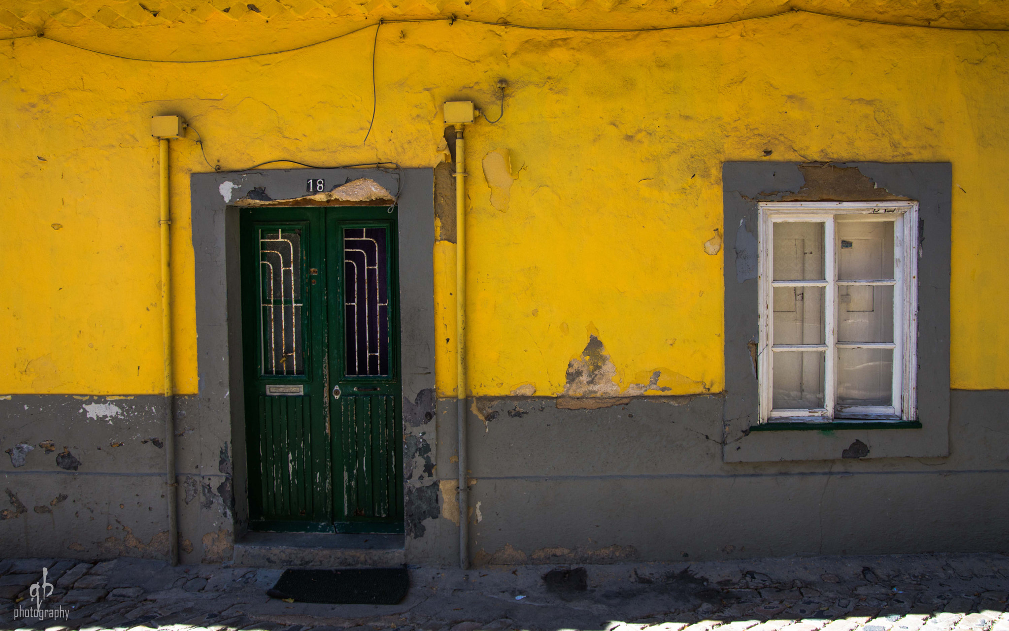 Nikon D7200 + Sigma 18-50mm F2.8 EX DC Macro sample photo. Facade de faro photography