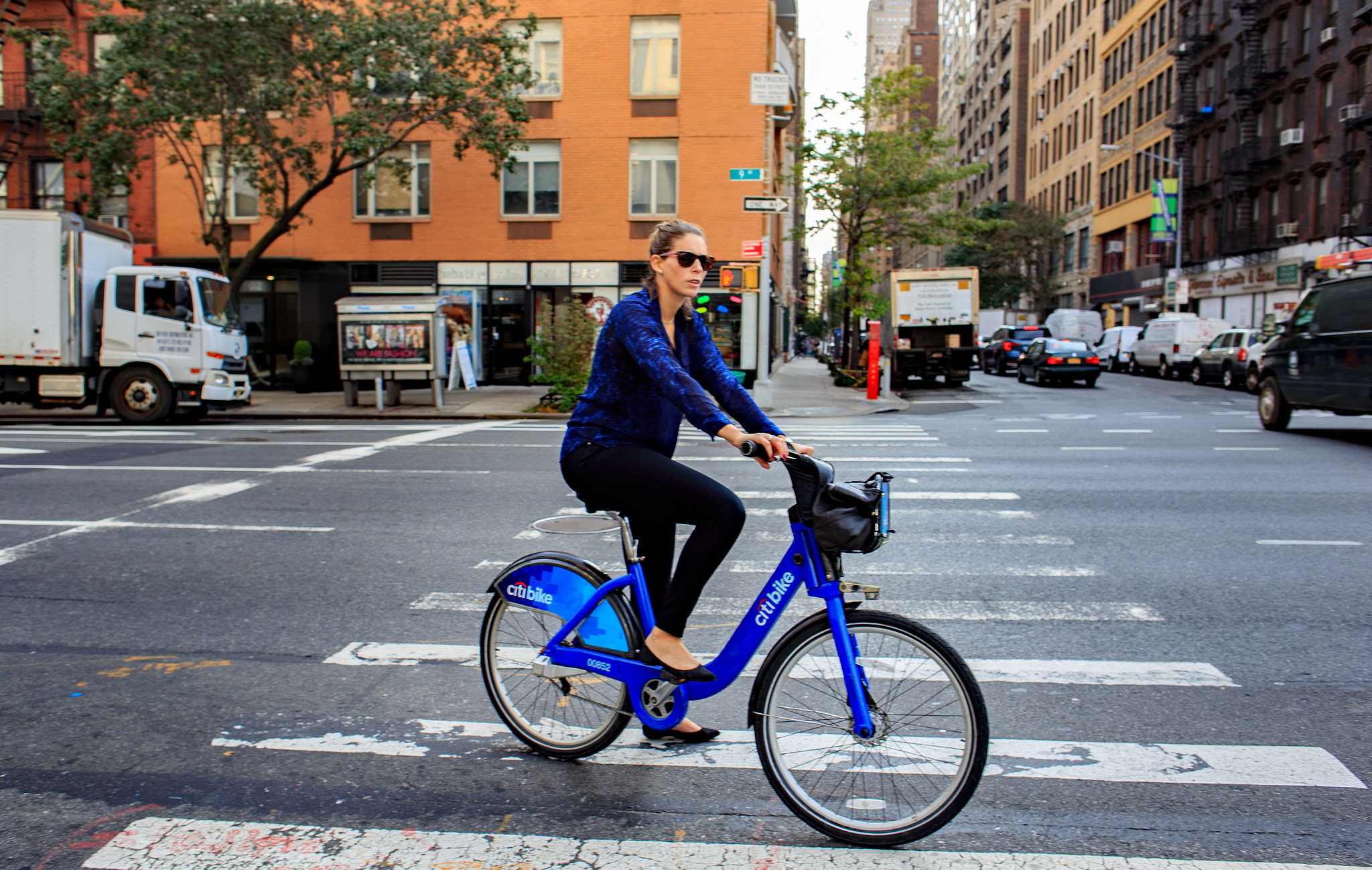Canon EOS 6D + Canon EF 28mm F2.8 IS USM sample photo. Citibike photography