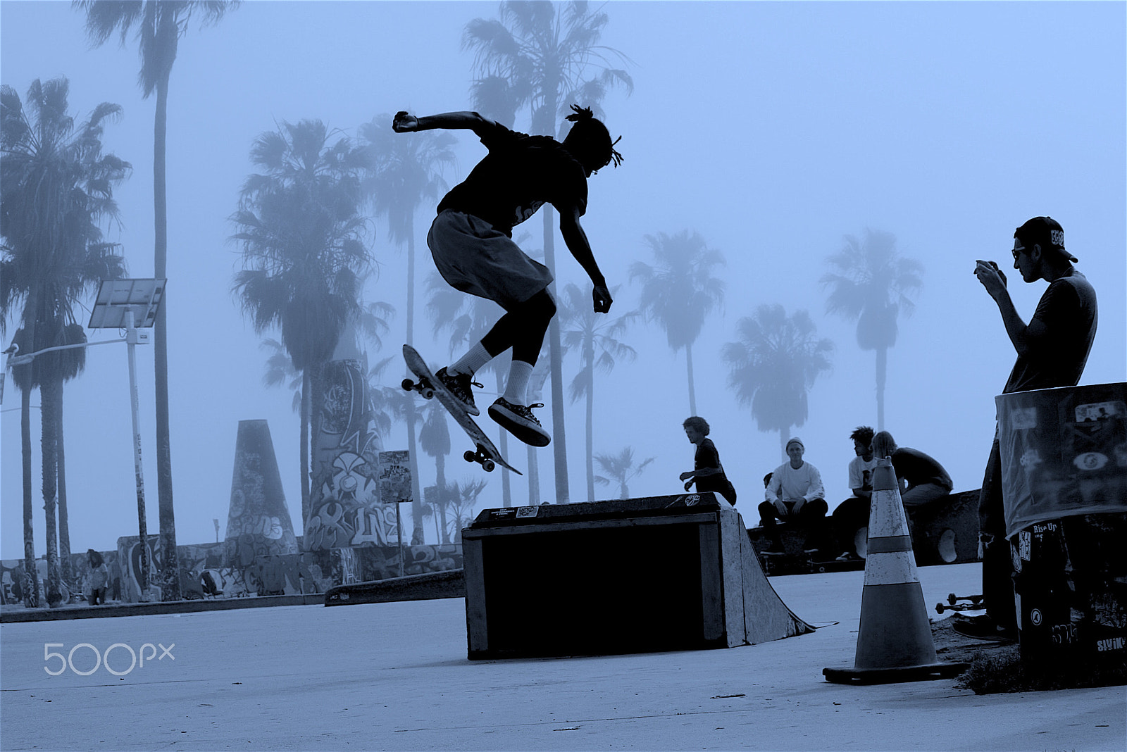 Canon EF-S 55-250mm F4-5.6 IS sample photo. Skate in the morning fog photography