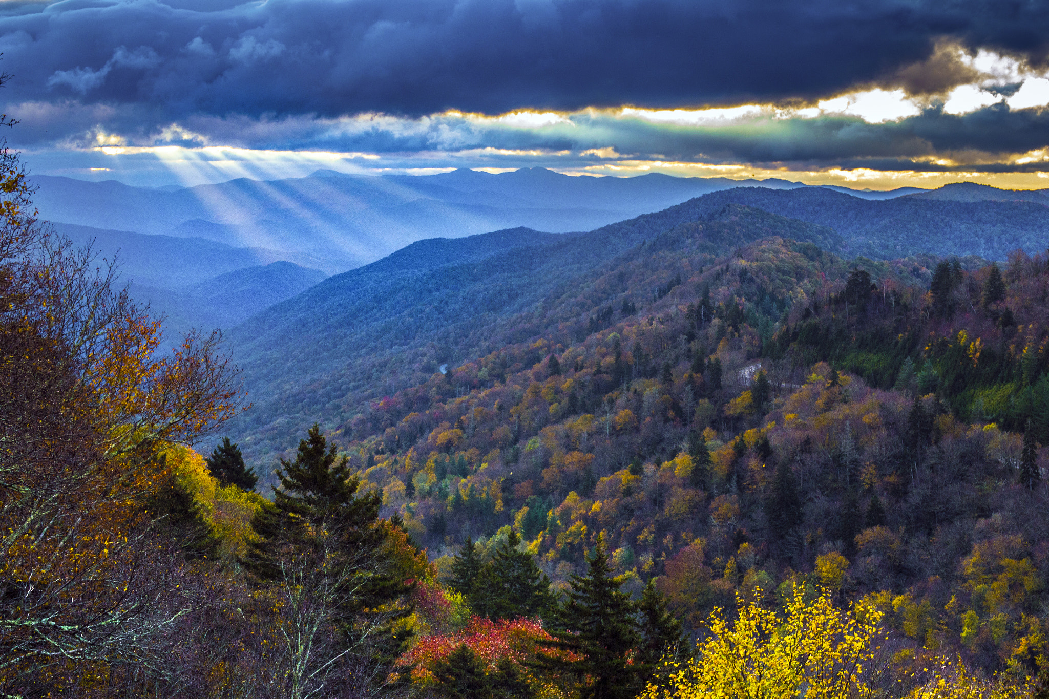 Nikon AF-S Nikkor 24-70mm F2.8G ED sample photo. Rays from heaven photography