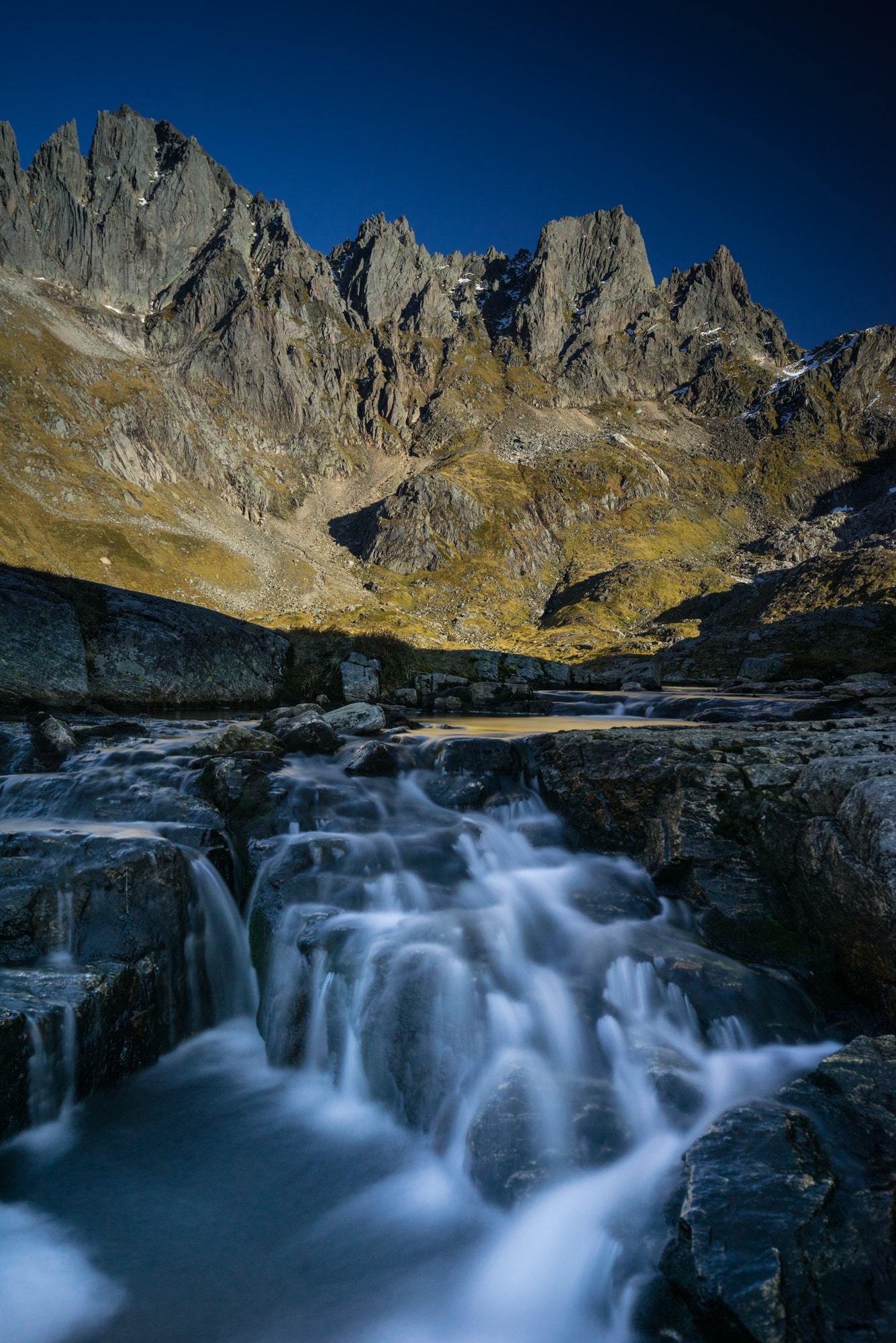 16-35mm F4 OSS sample photo. Molladalen in autumn photography