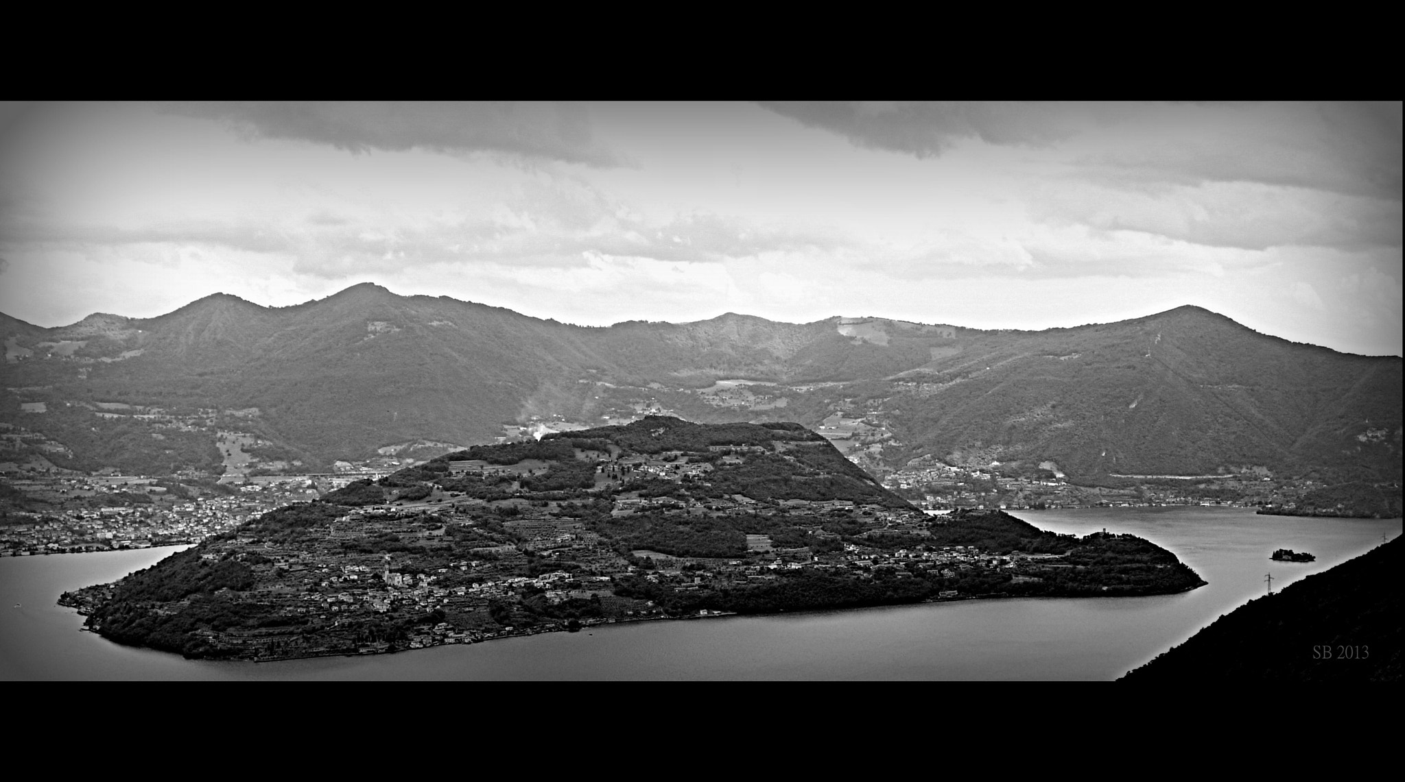 Nikon D90 + AF Zoom-Nikkor 28-100mm f/3.5-5.6G sample photo. Mont'isola bw photography