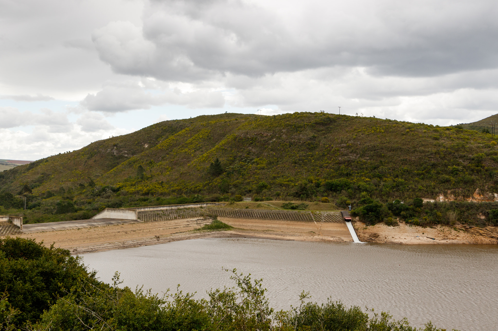 Canon EOS 7D Mark II + Canon EF 300mm f/2.8L sample photo. Low water levels at the loerie dam photography