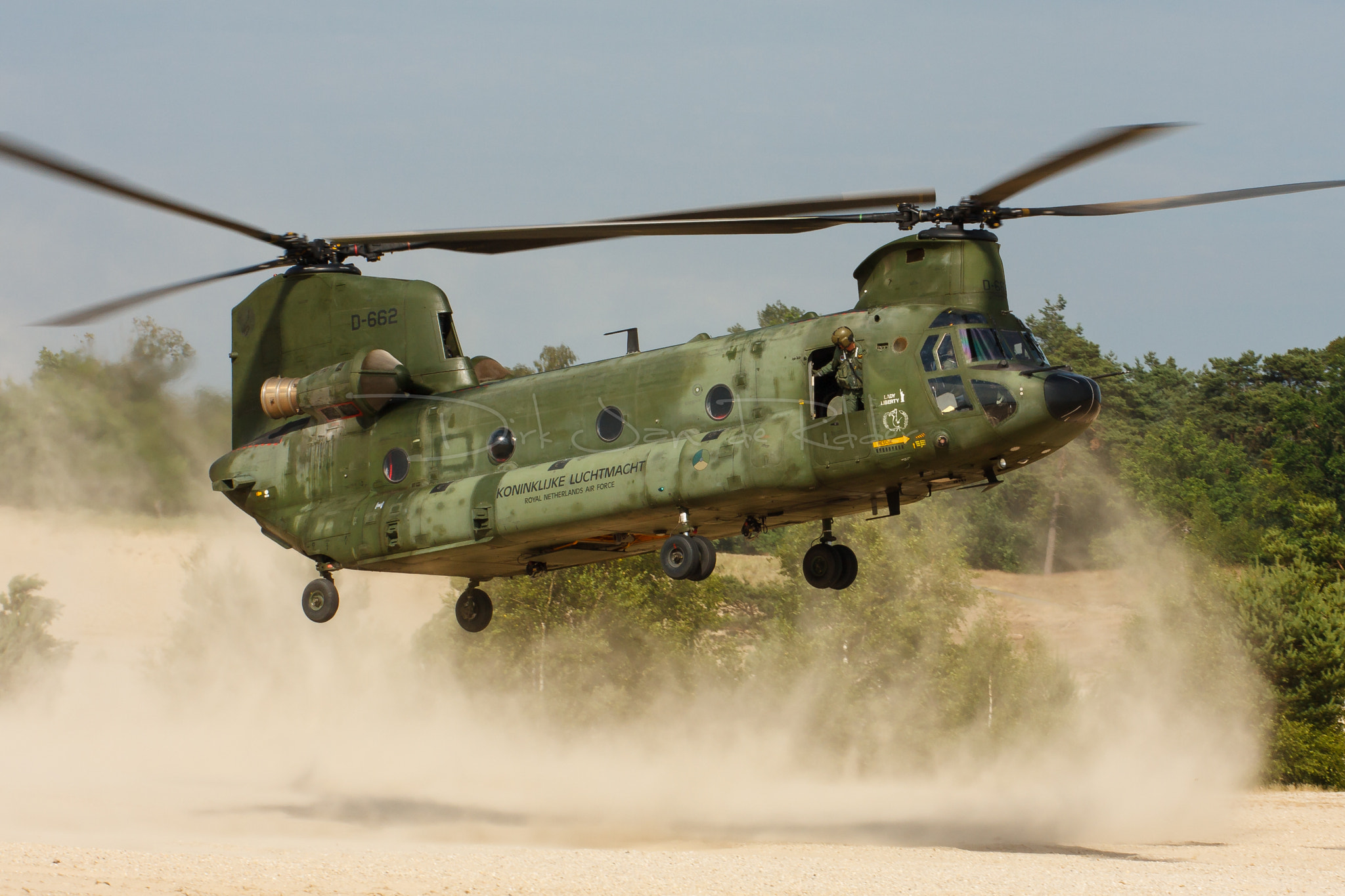 Canon EOS 40D + Canon EF 70-200mm F2.8L USM sample photo. Royal netherlands air force ch-47d chinook d-662 photography